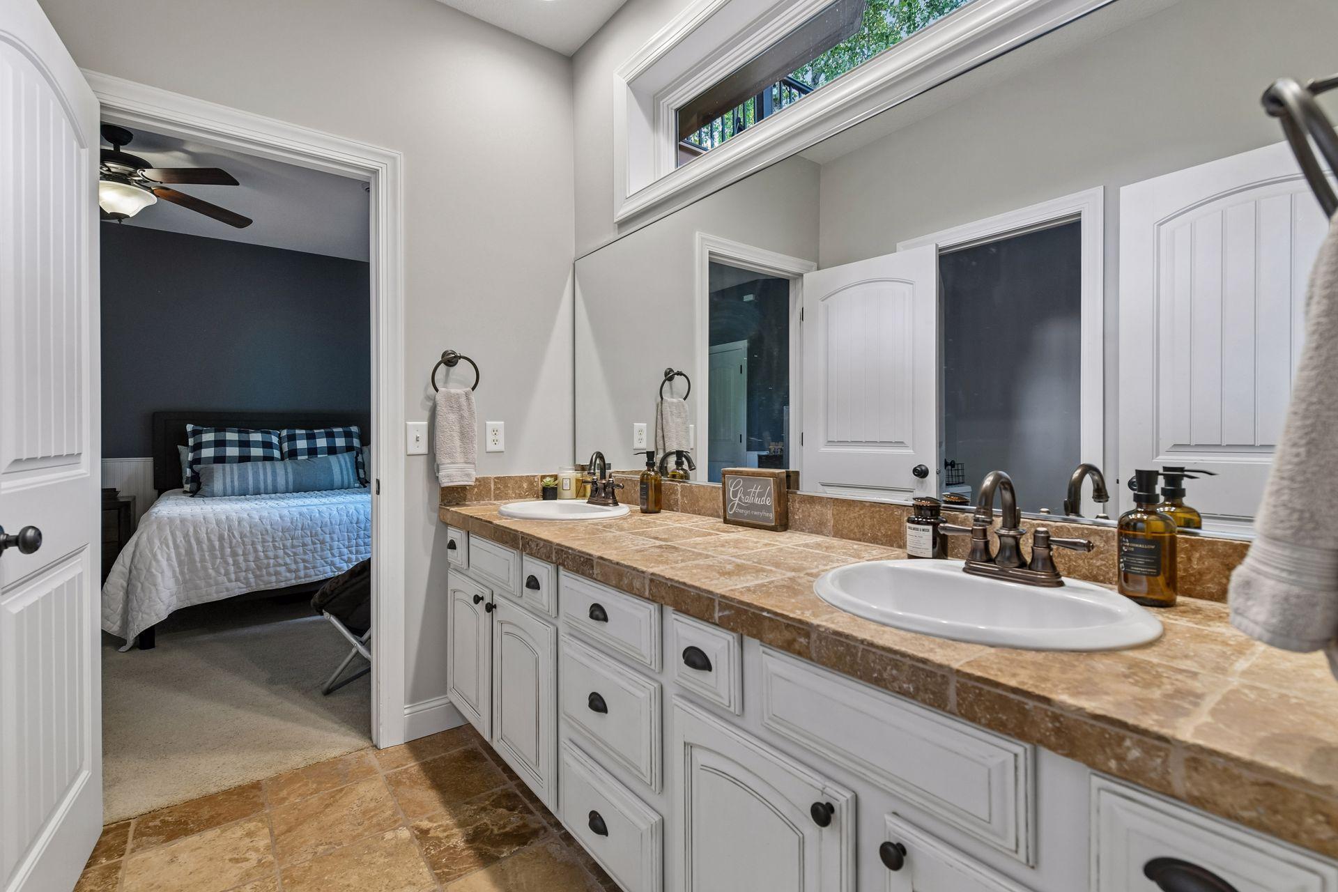 9487 Mcgee Way, Eden Prairie