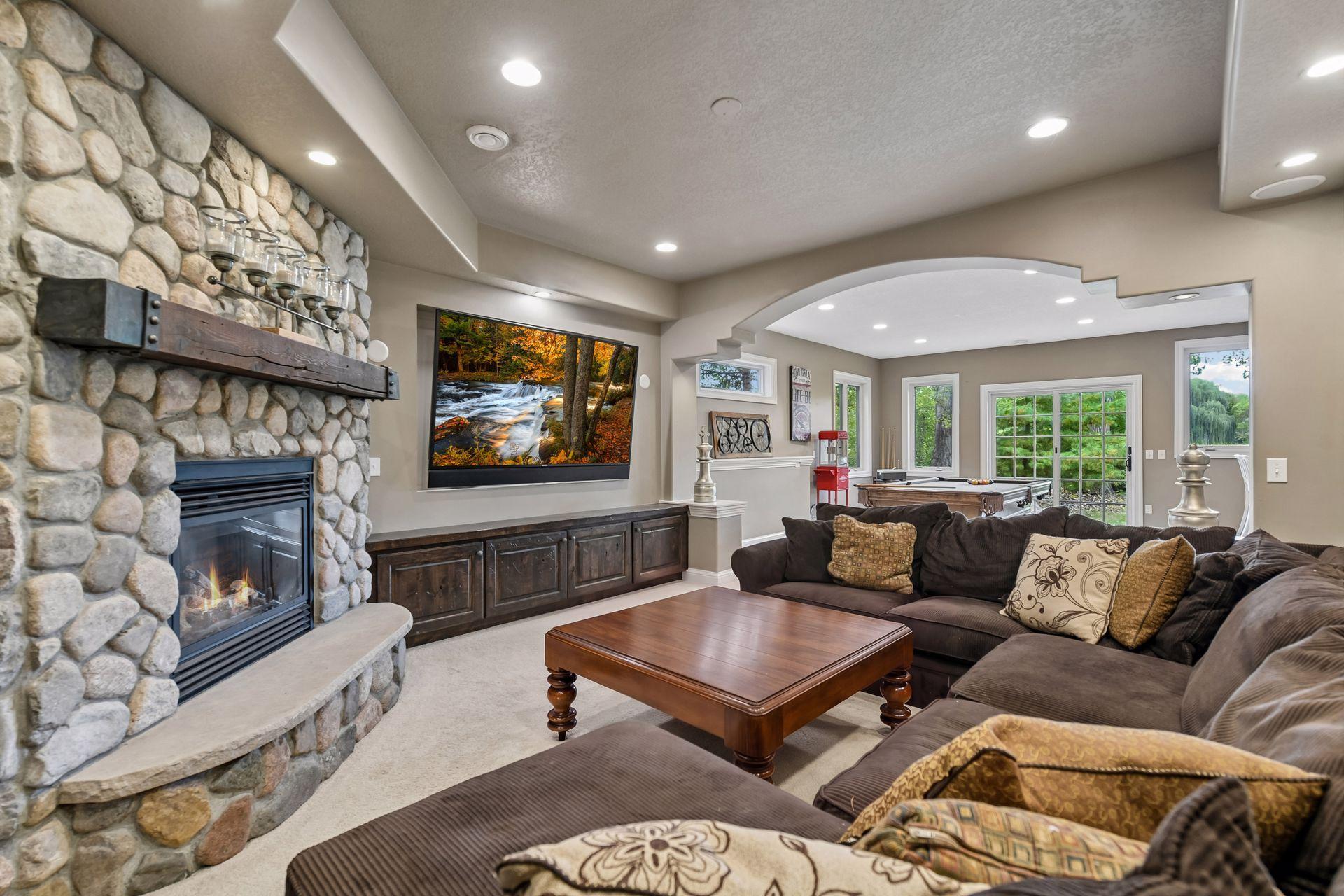 9487 Mcgee Way, Eden Prairie