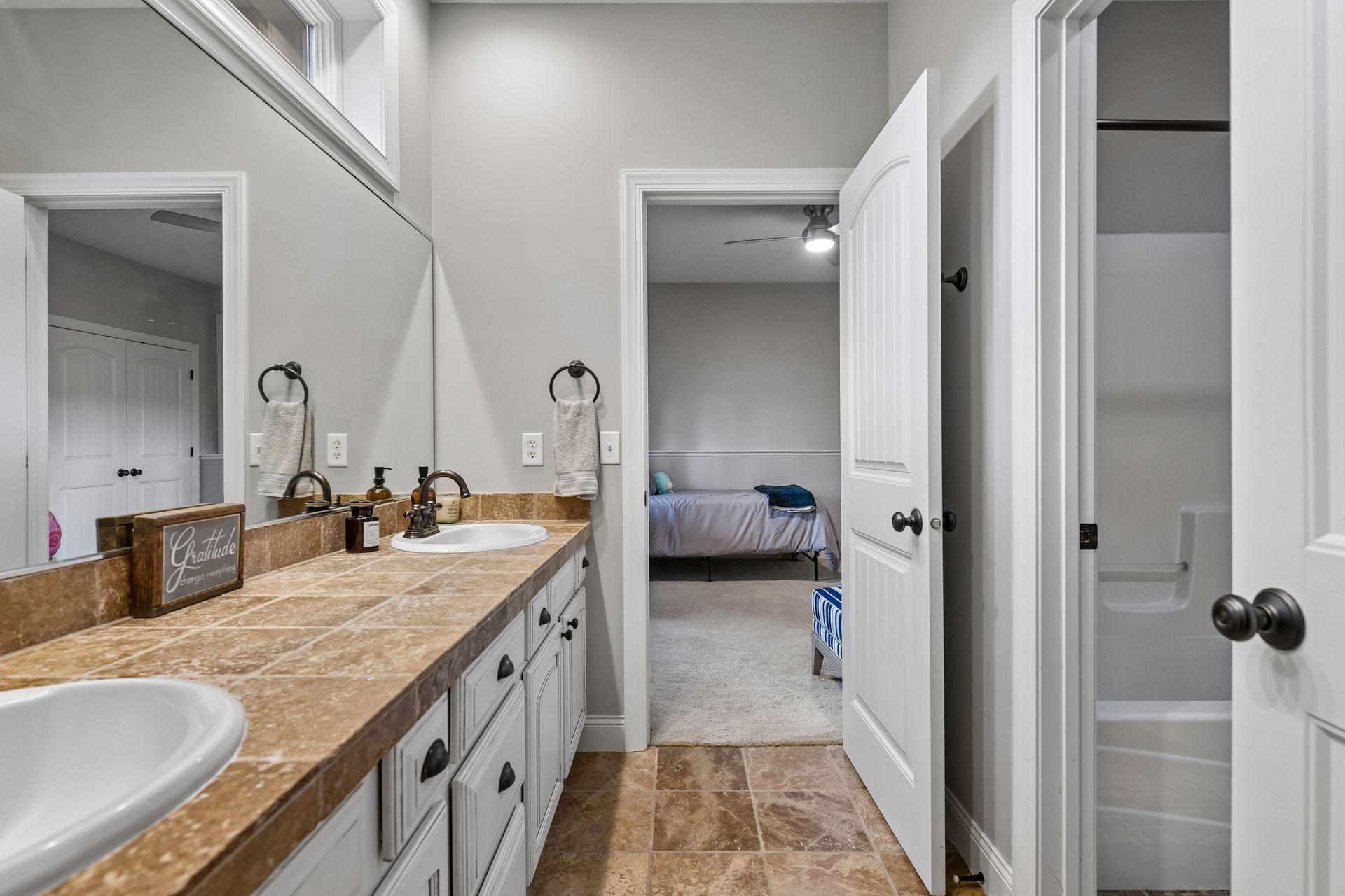 9487 Mcgee Way, Eden Prairie