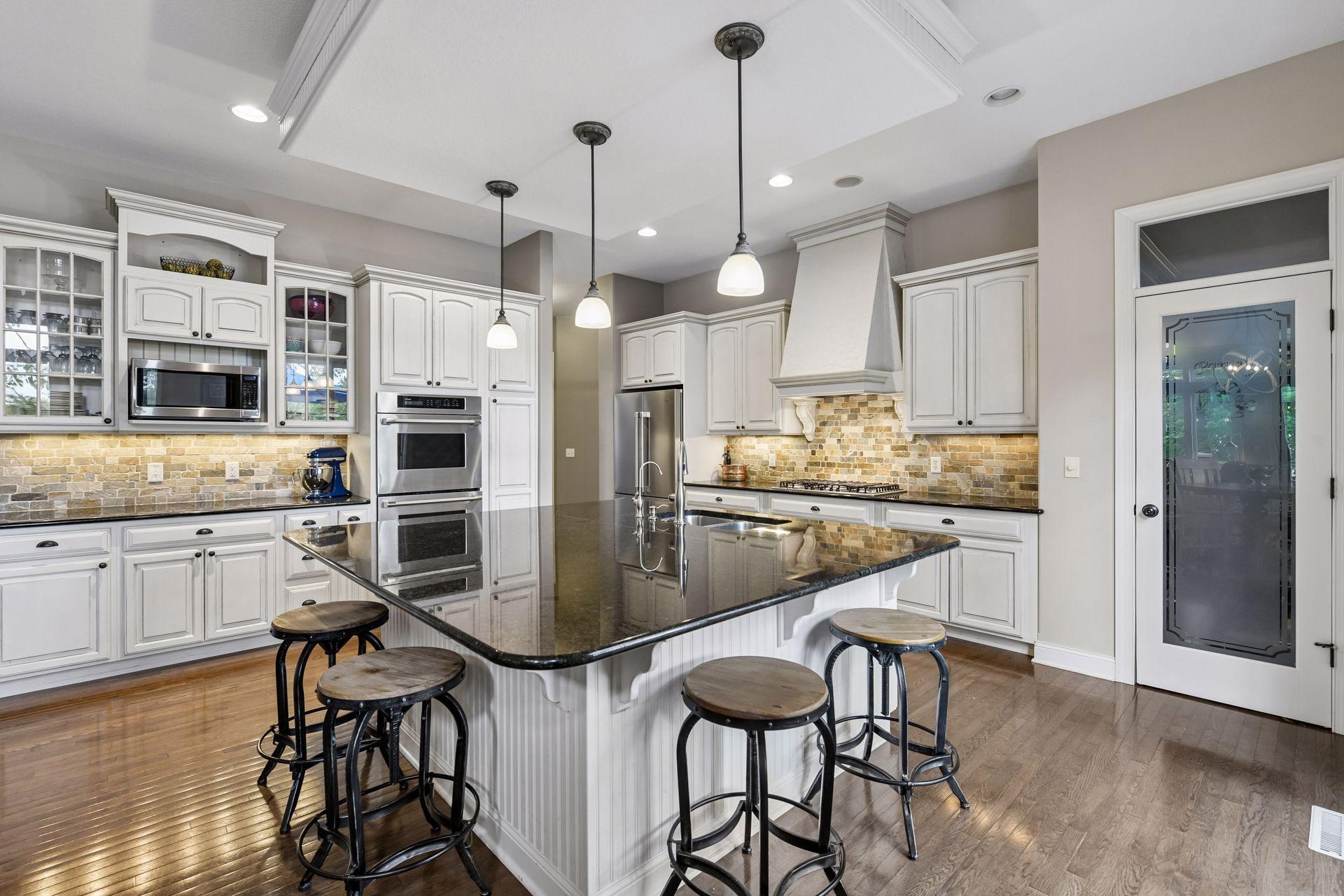 9487 Mcgee Way, Eden Prairie