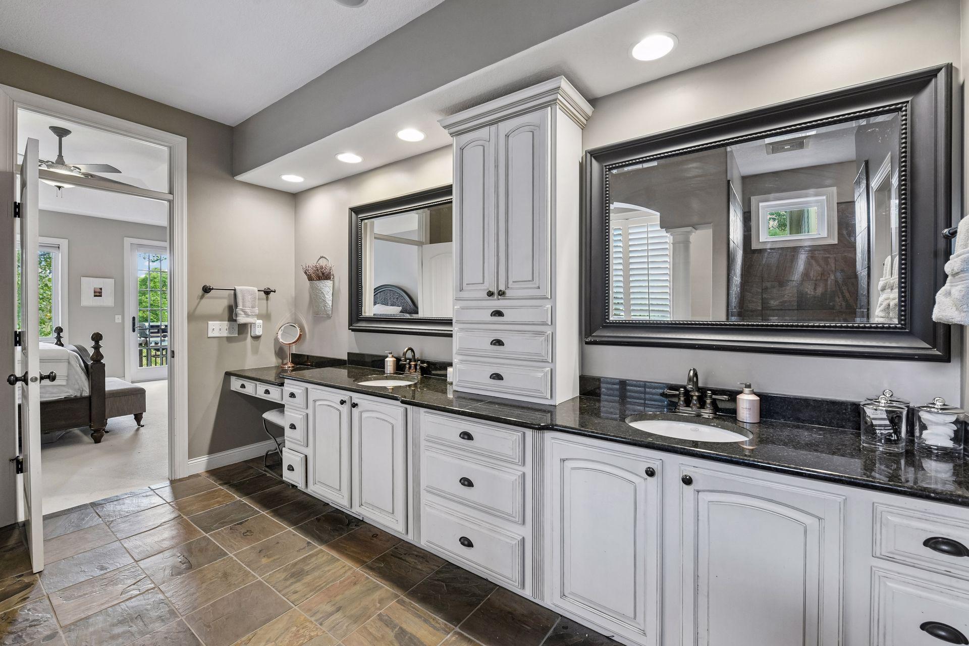 9487 Mcgee Way, Eden Prairie