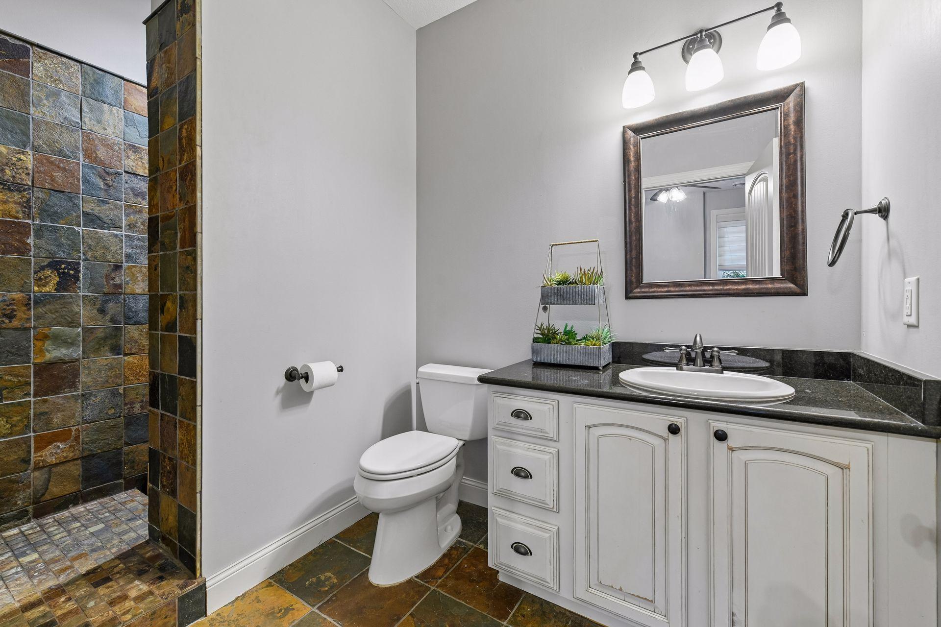 9487 Mcgee Way, Eden Prairie