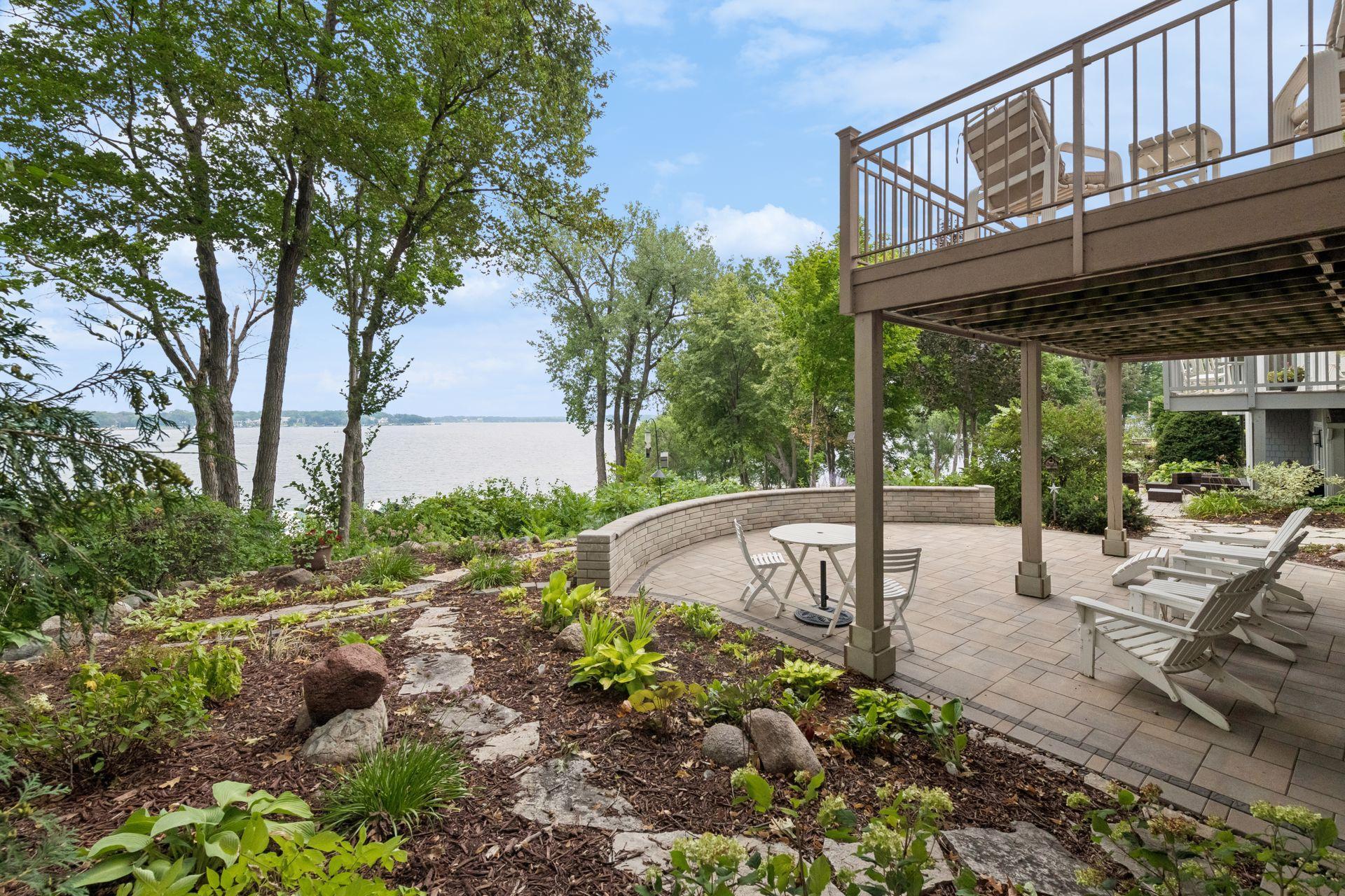 2928 Pelican Point Cir, Mound