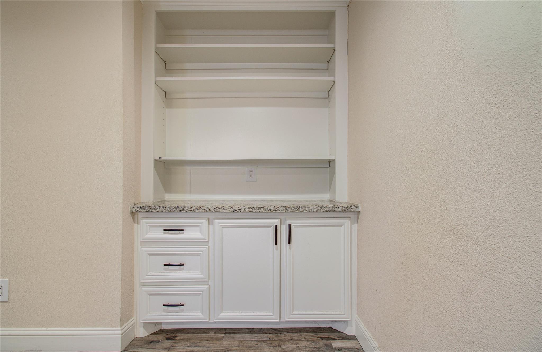 2010 Wildwood Drive, Deer Park