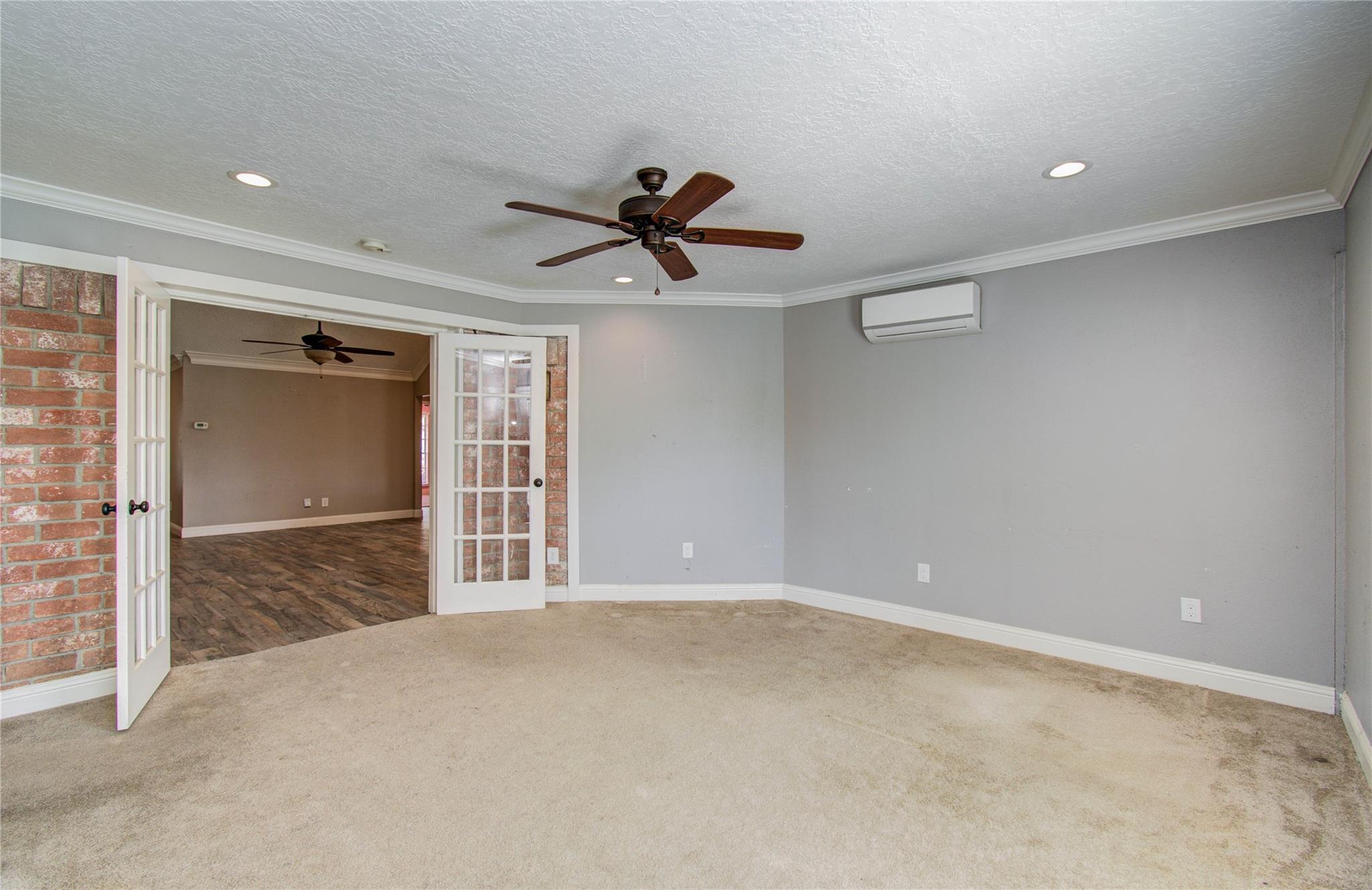 2010 Wildwood Drive, Deer Park