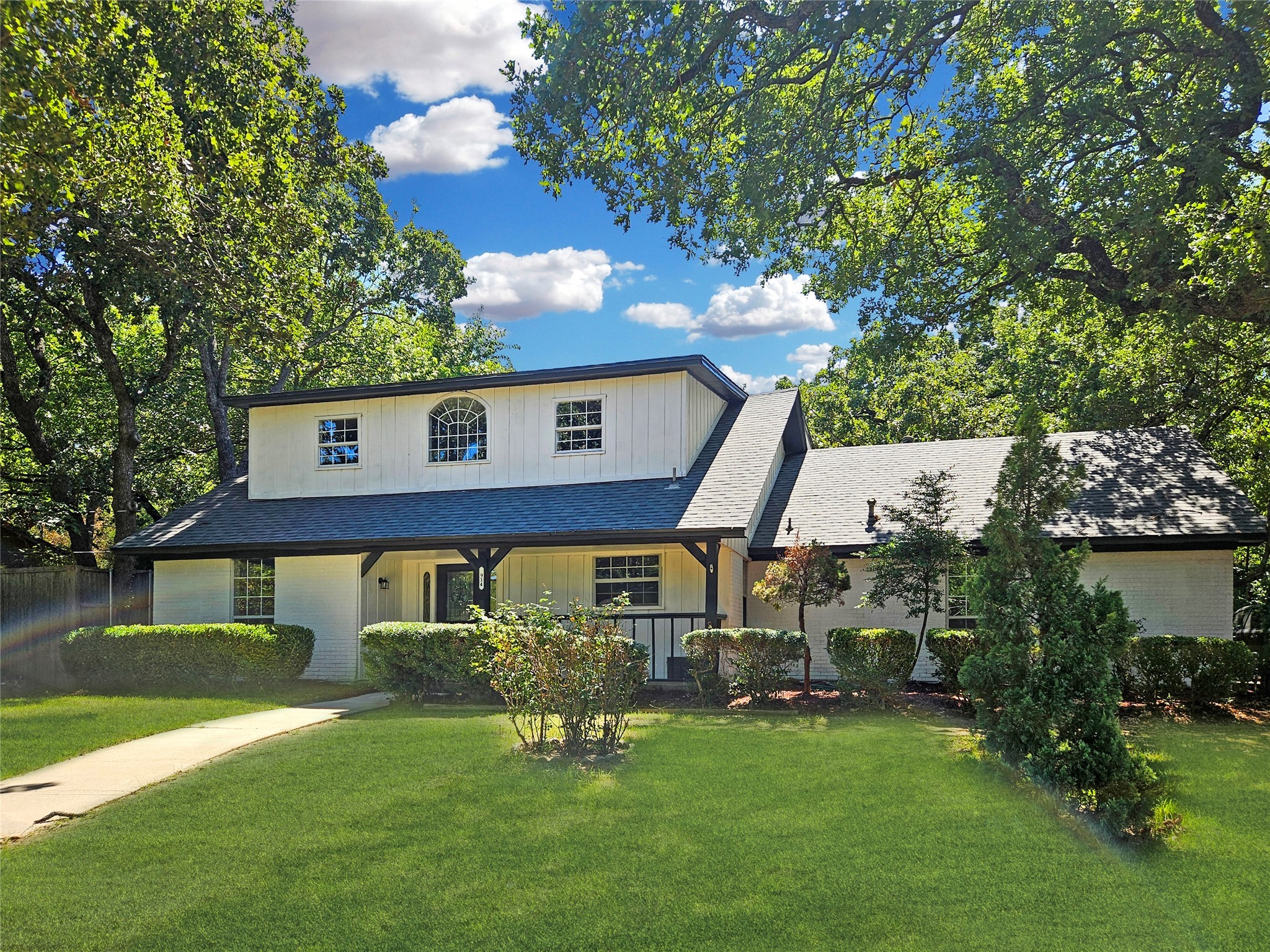 1914 Emerson Lane