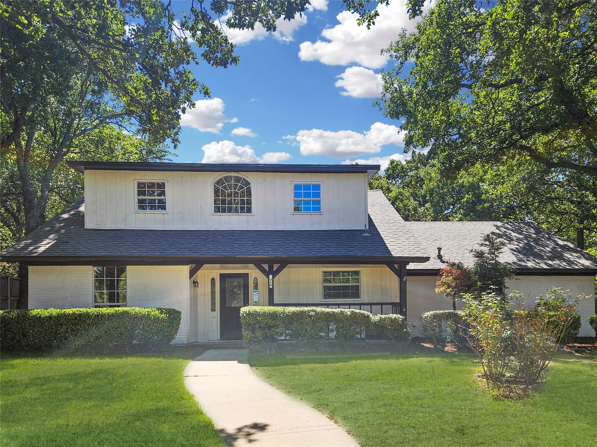 1914 Emerson Lane