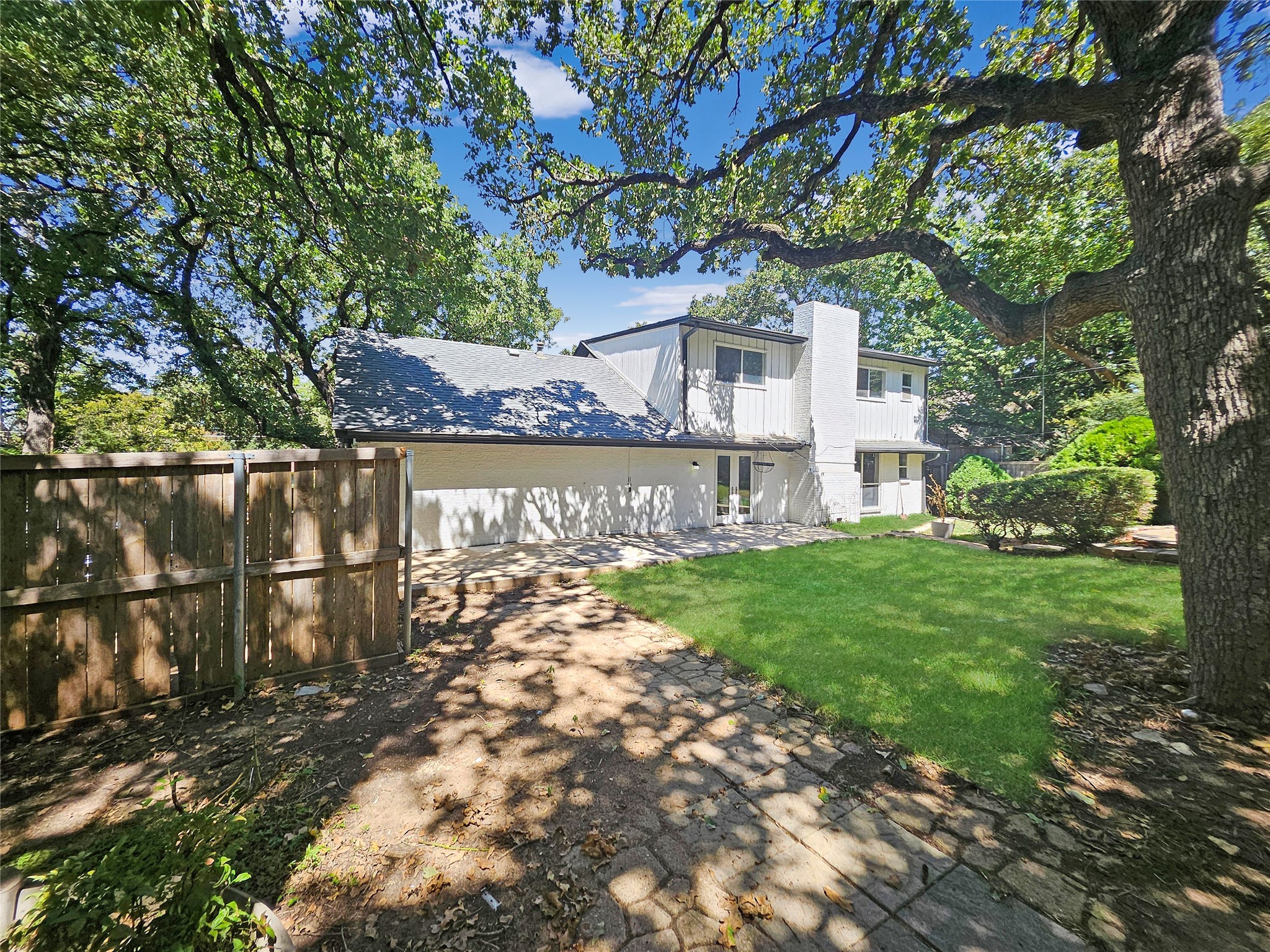 1914 Emerson Lane