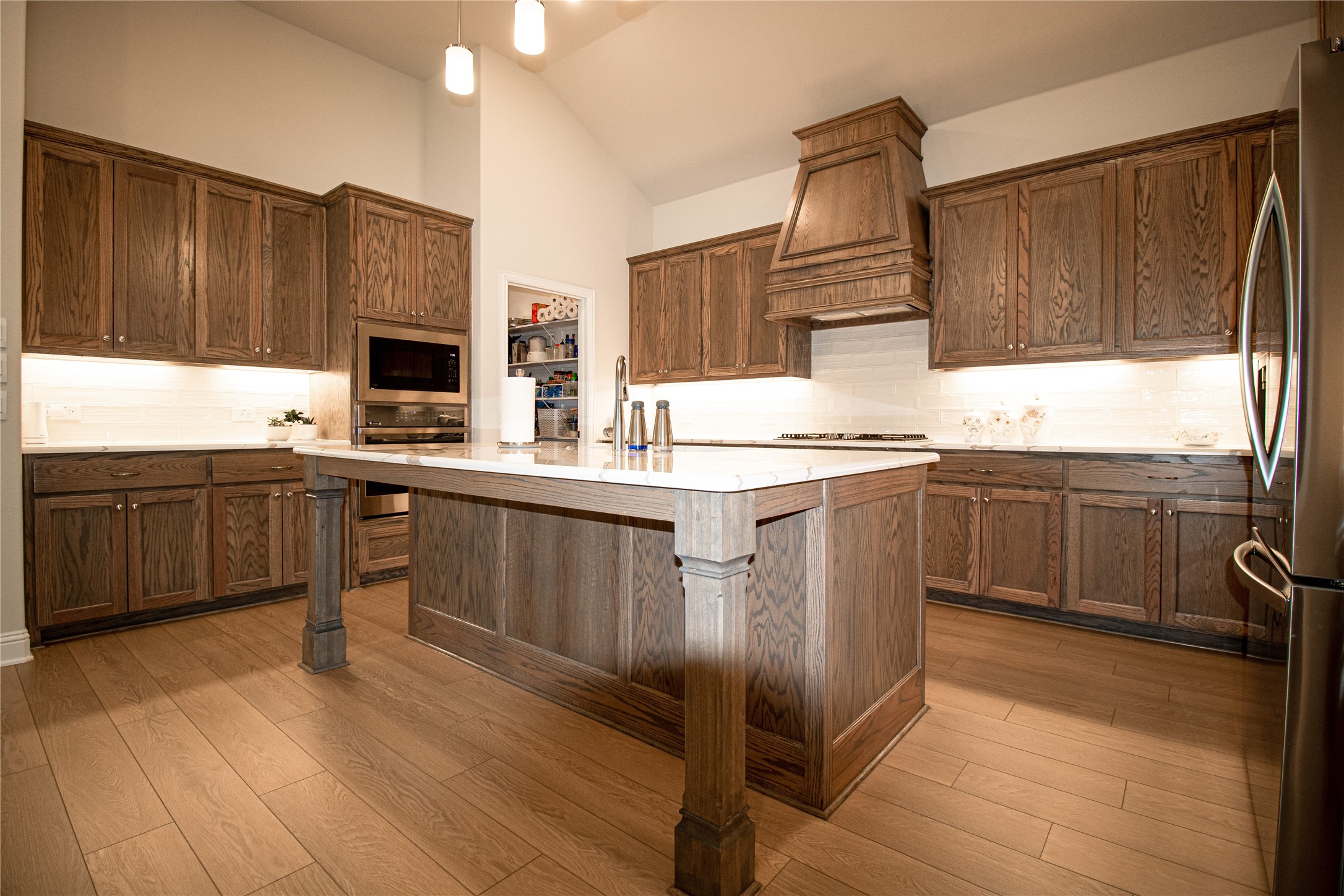 2216 Sternpost Mews