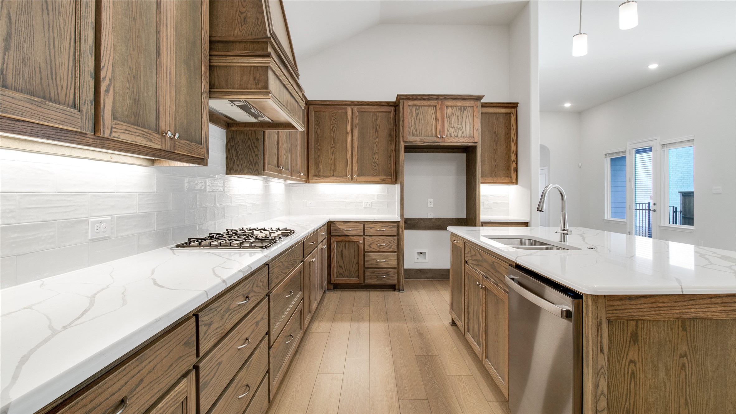 2216 Sternpost Mews