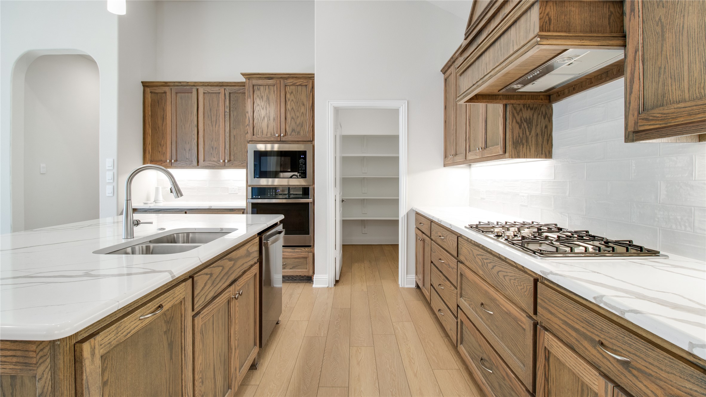 2216 Sternpost Mews
