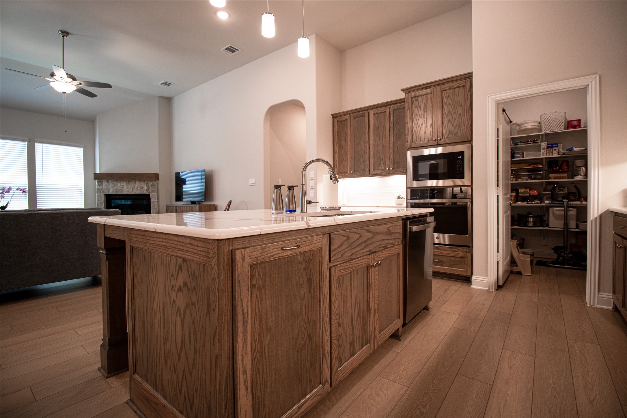 2216 Sternpost Mews