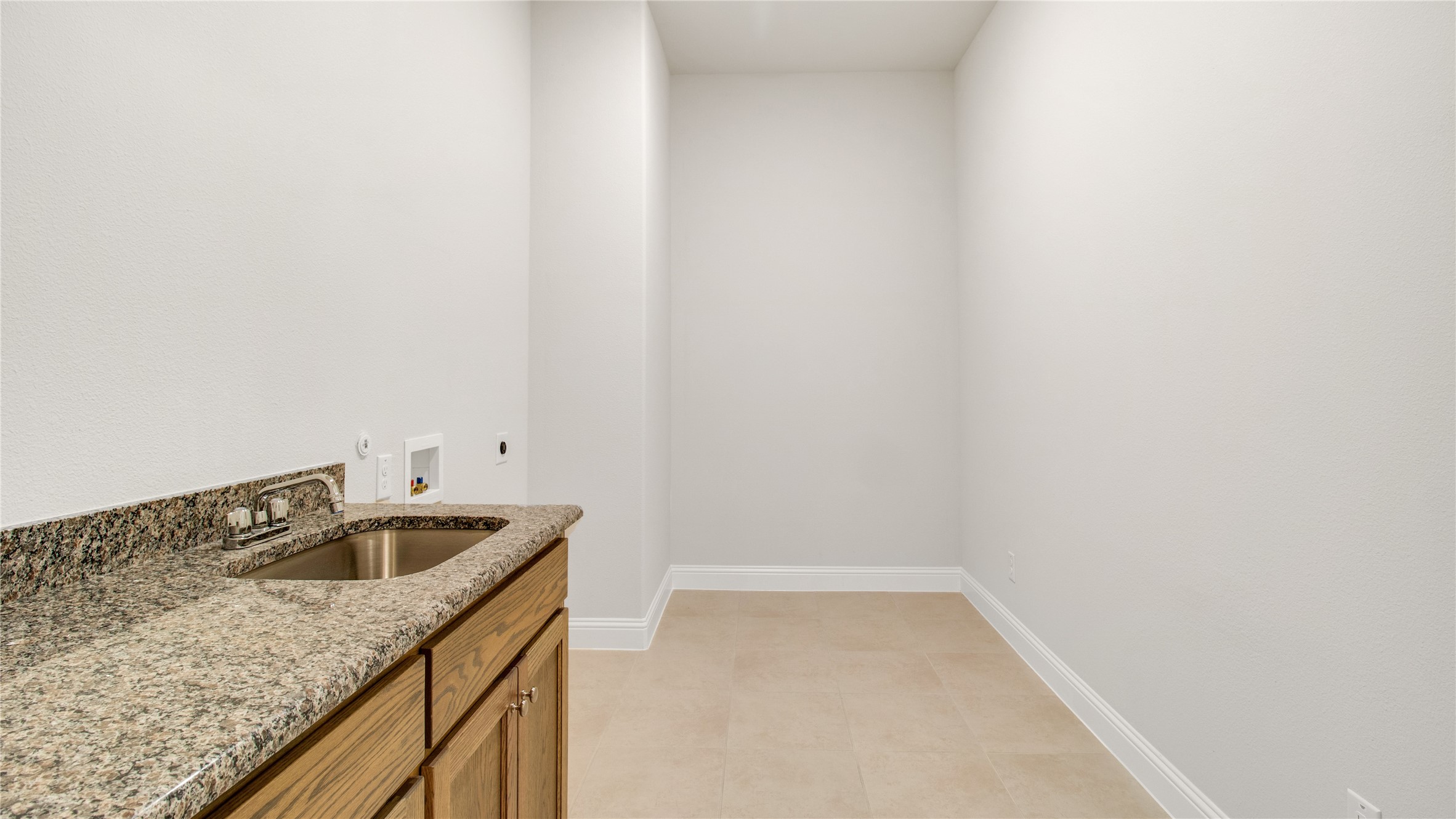 2216 Sternpost Mews
