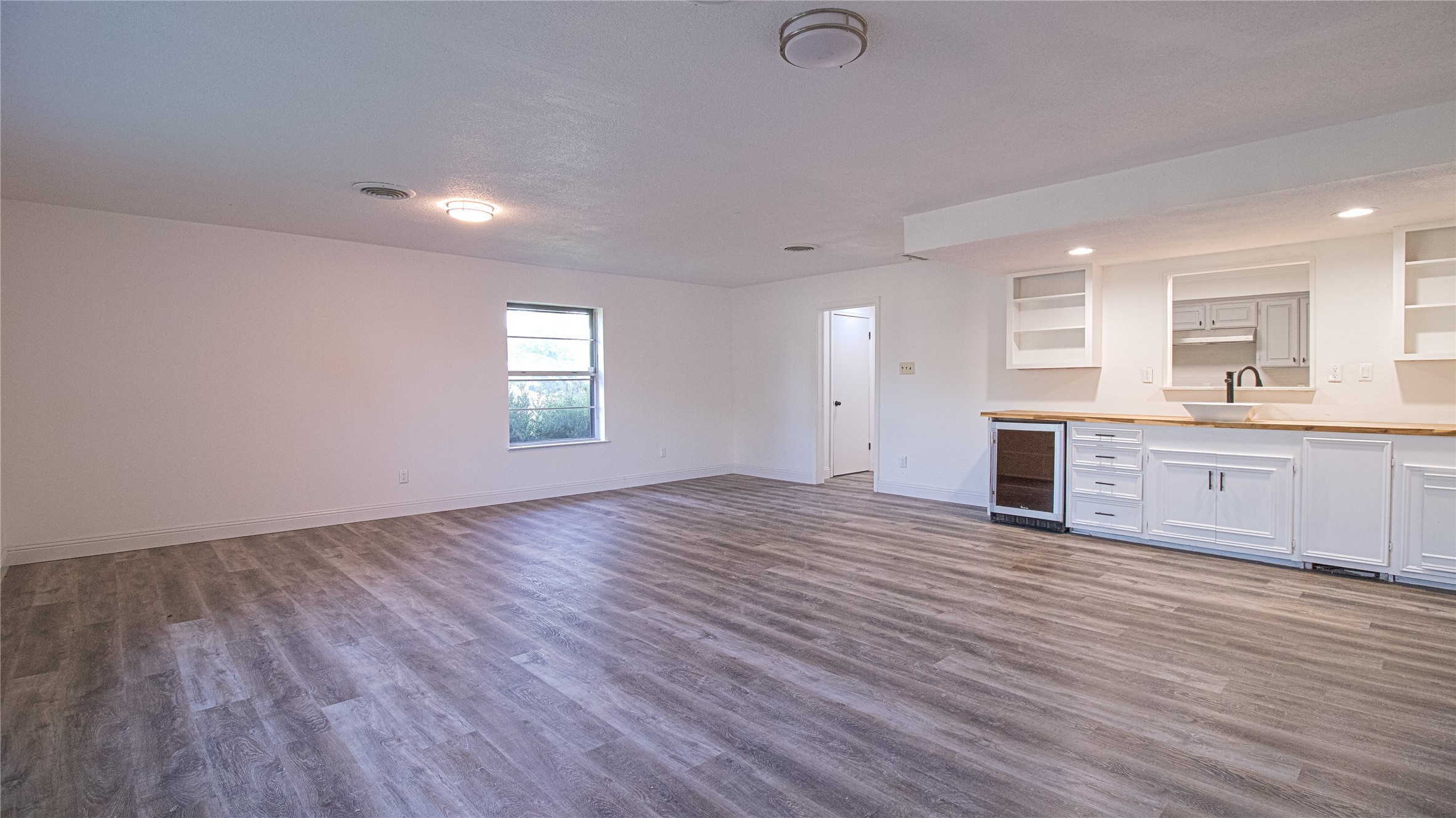 1413 British Boulevard