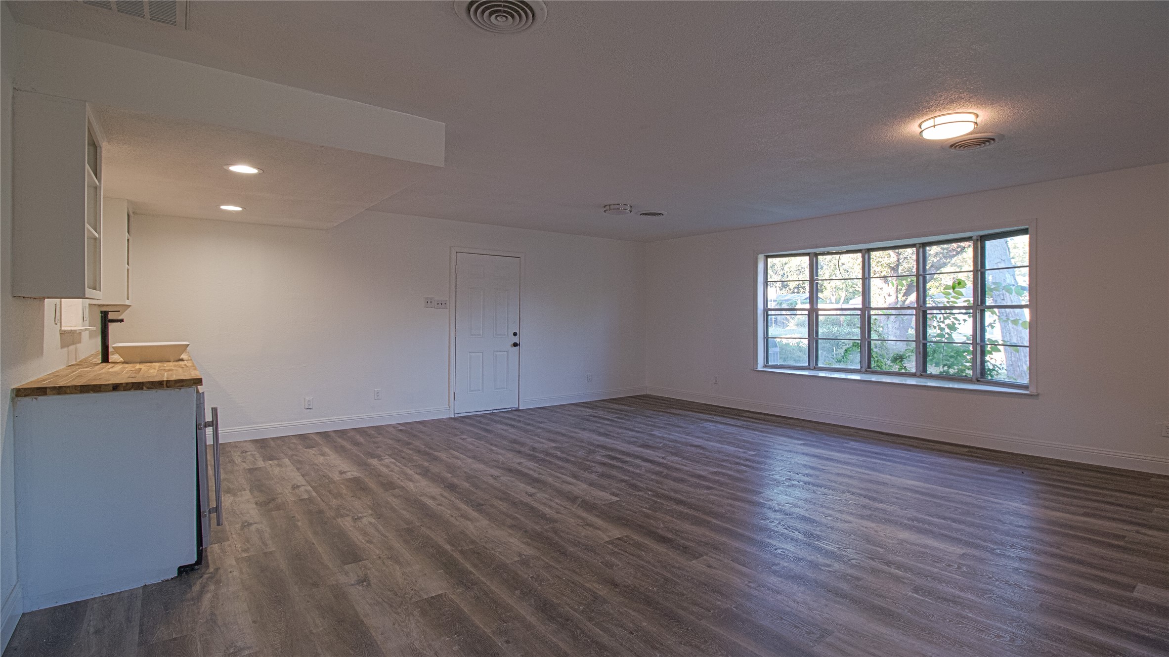 1413 British Boulevard