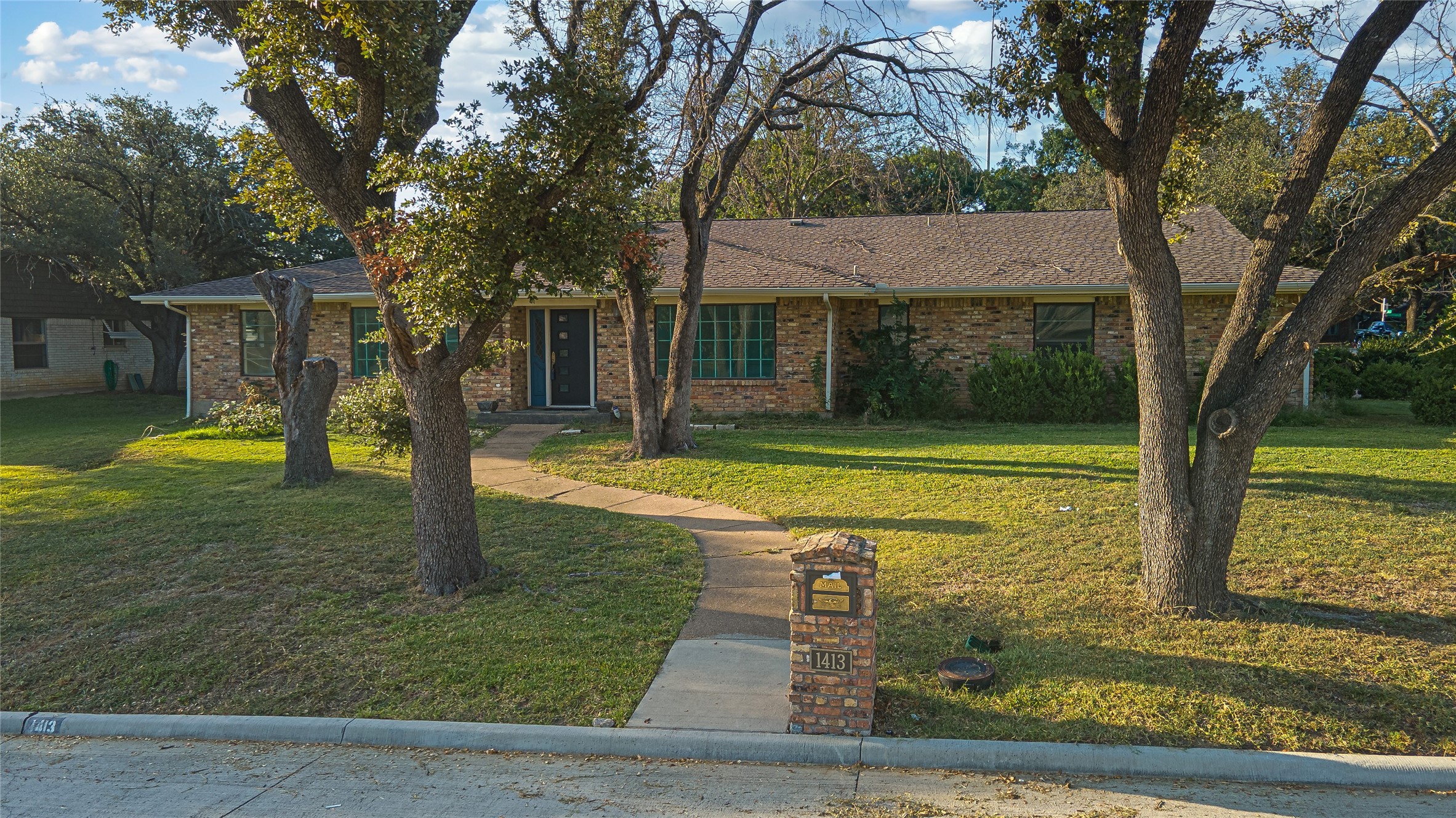 1413 British Boulevard