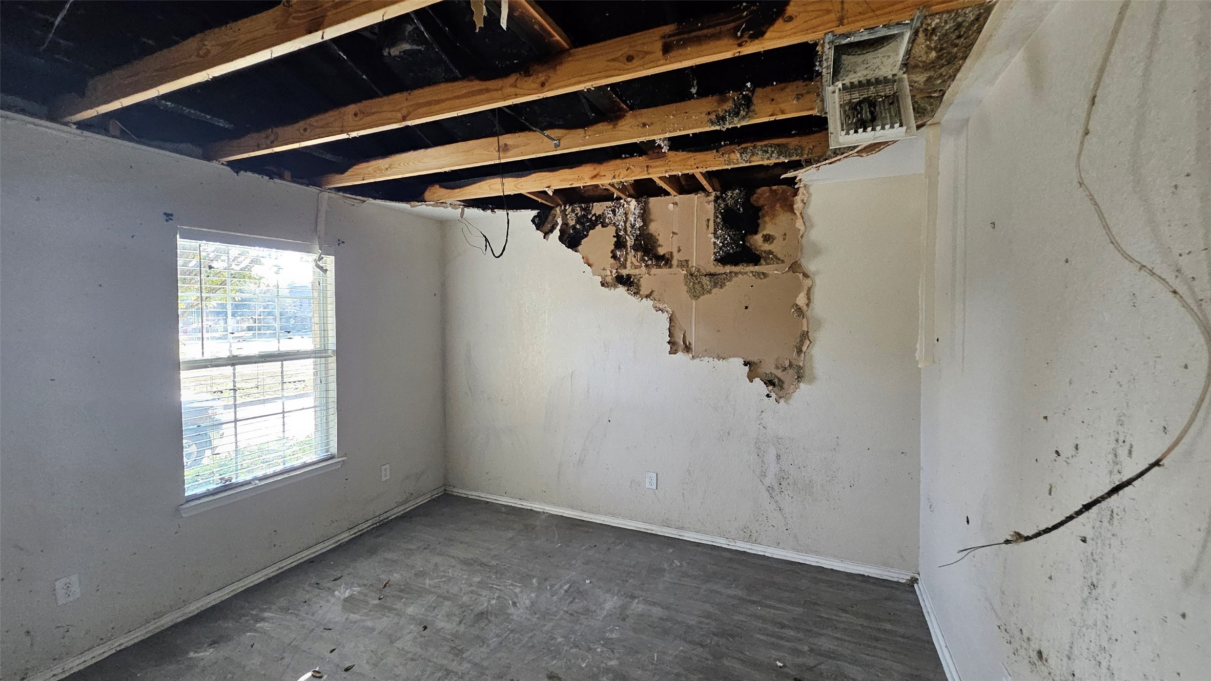 1941 Indian Lilac Drive