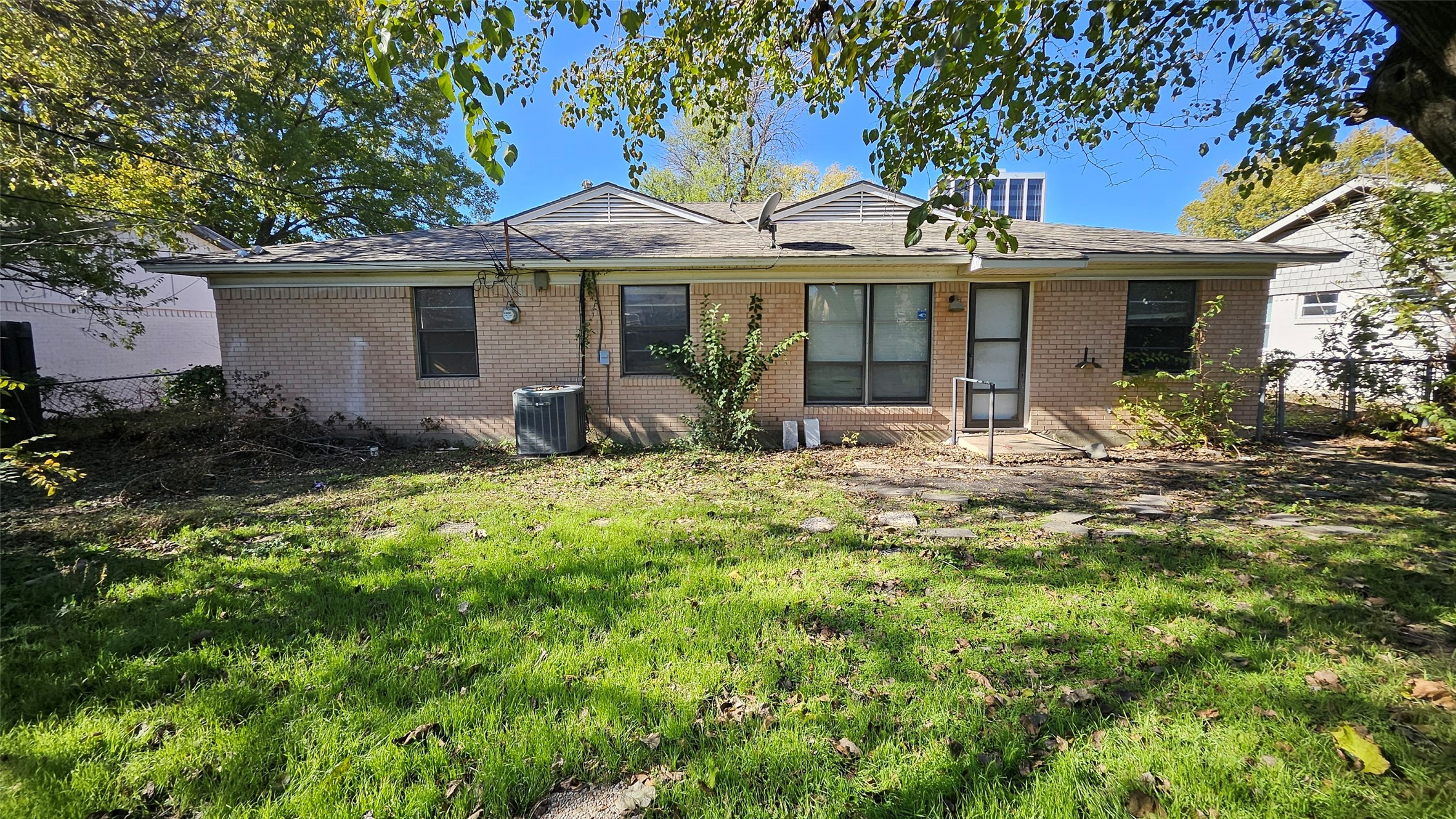 302 N Cottonwood Drive