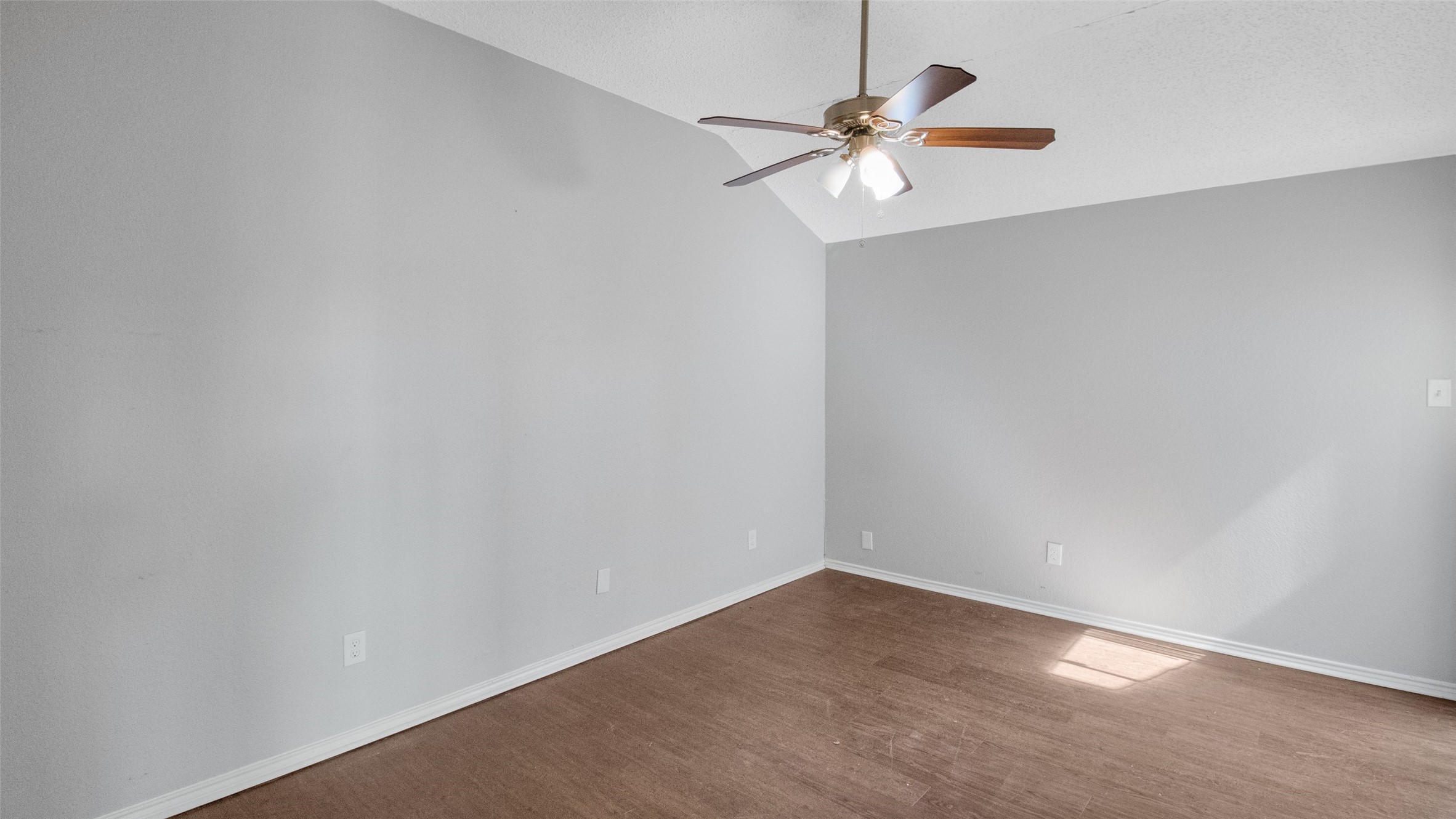 1527 Charleston Cove