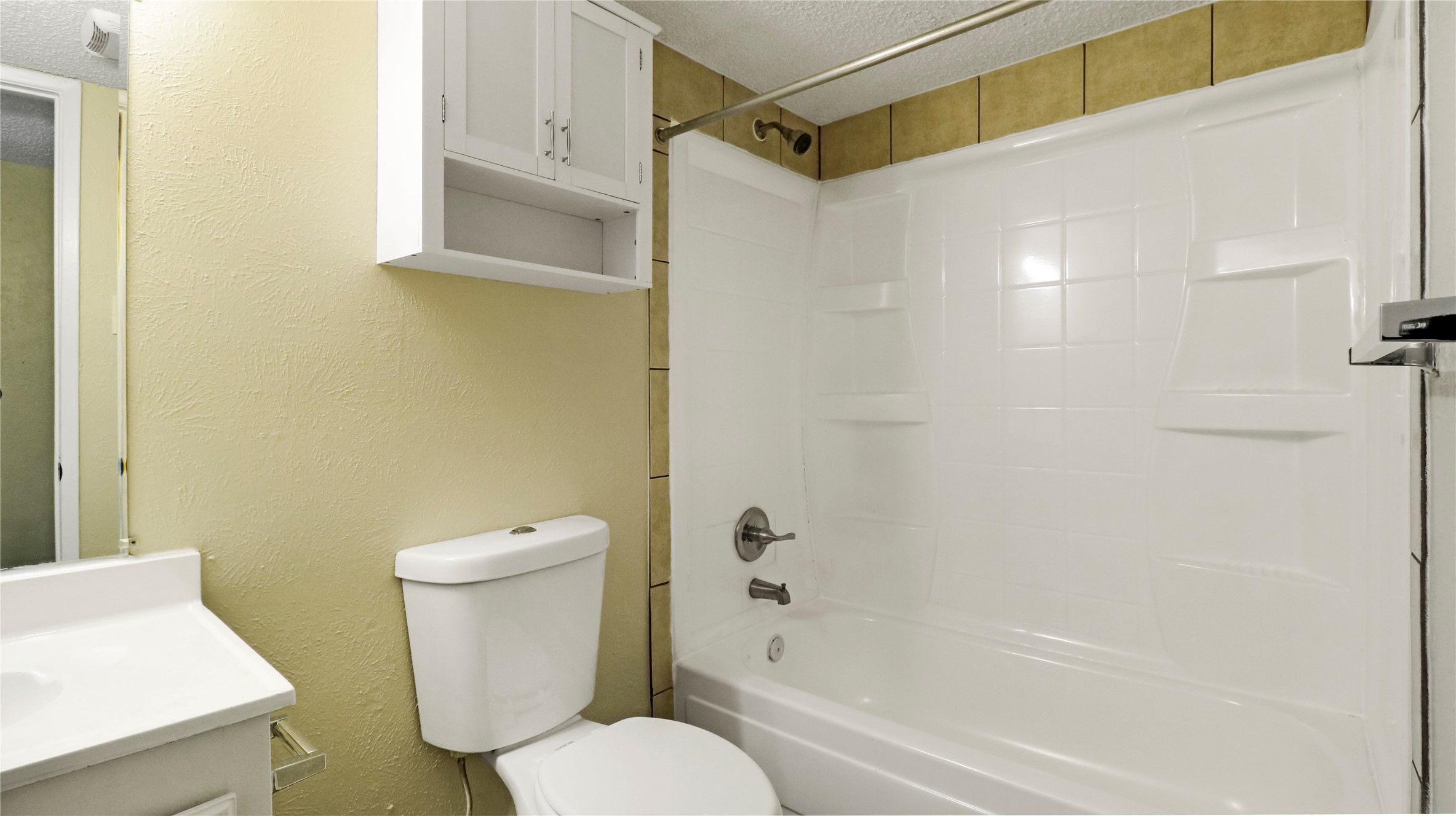 7437 Sandhurst Lane S