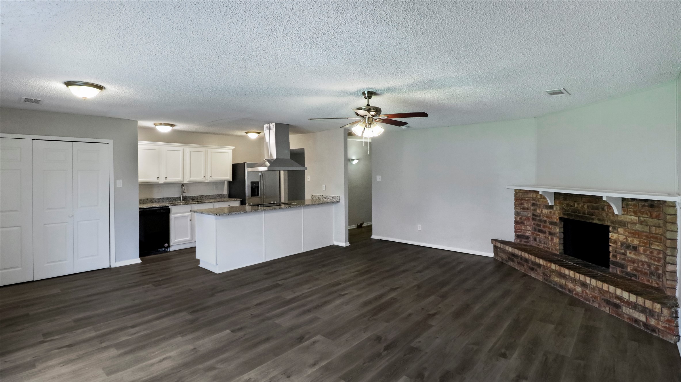 7437 Sandhurst Lane S