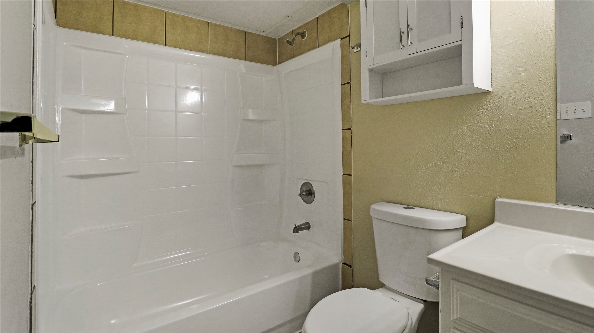 7437 Sandhurst Lane S