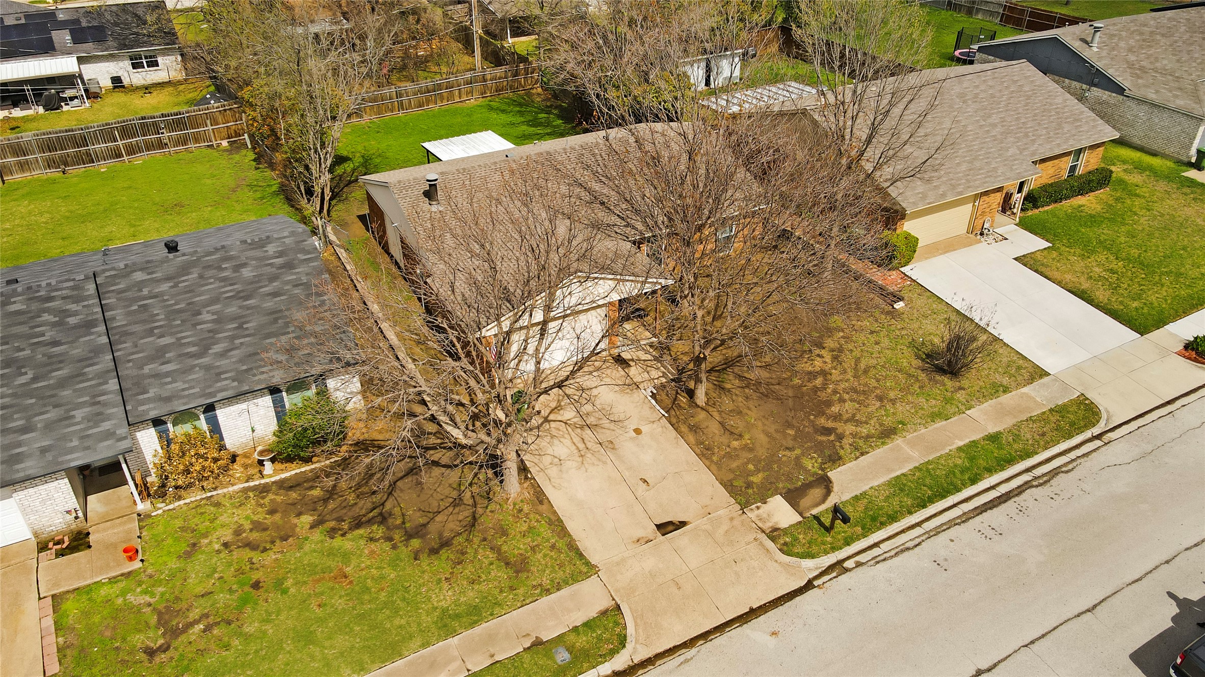 7437 Sandhurst Lane S