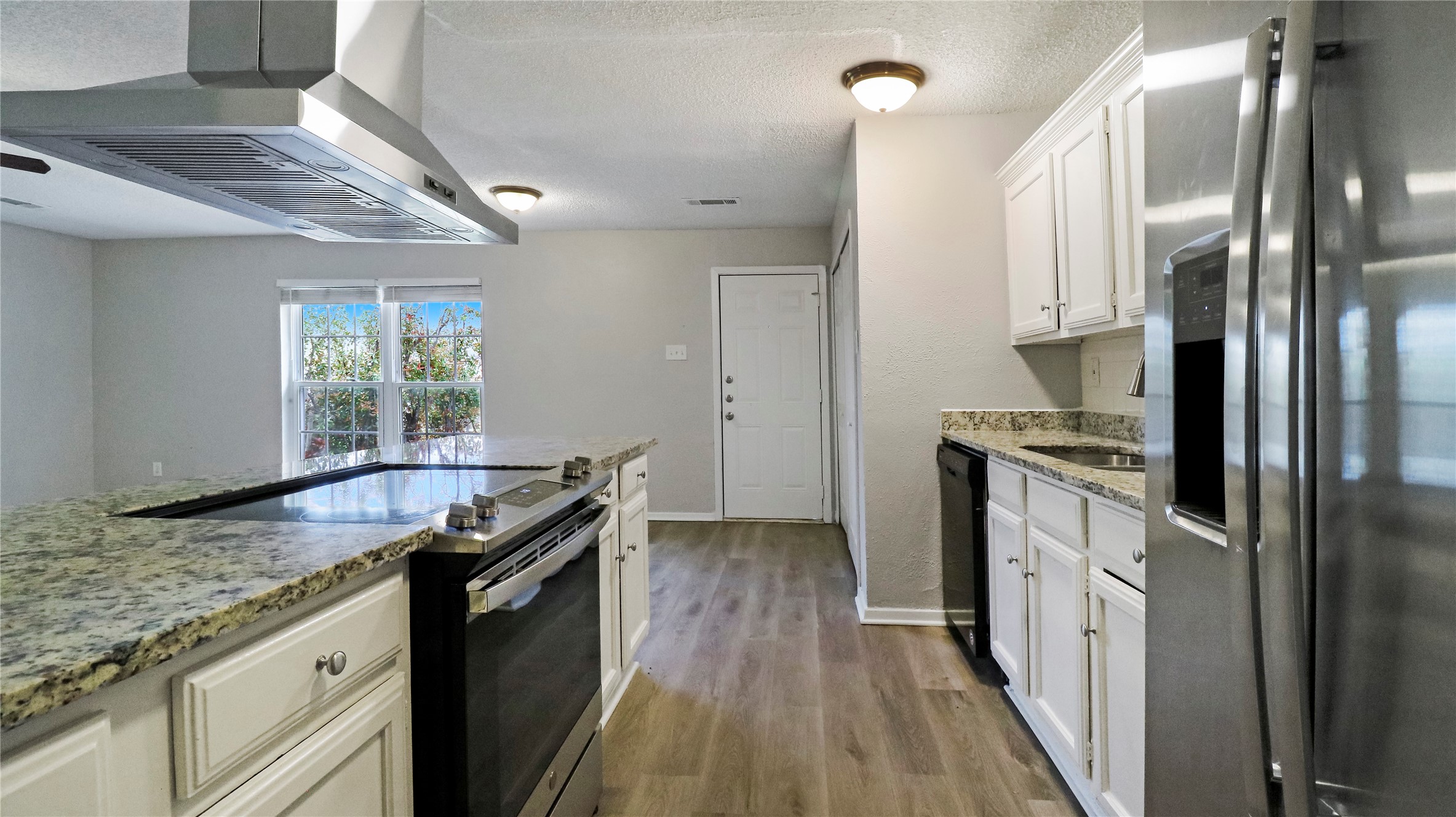 7437 Sandhurst Lane S