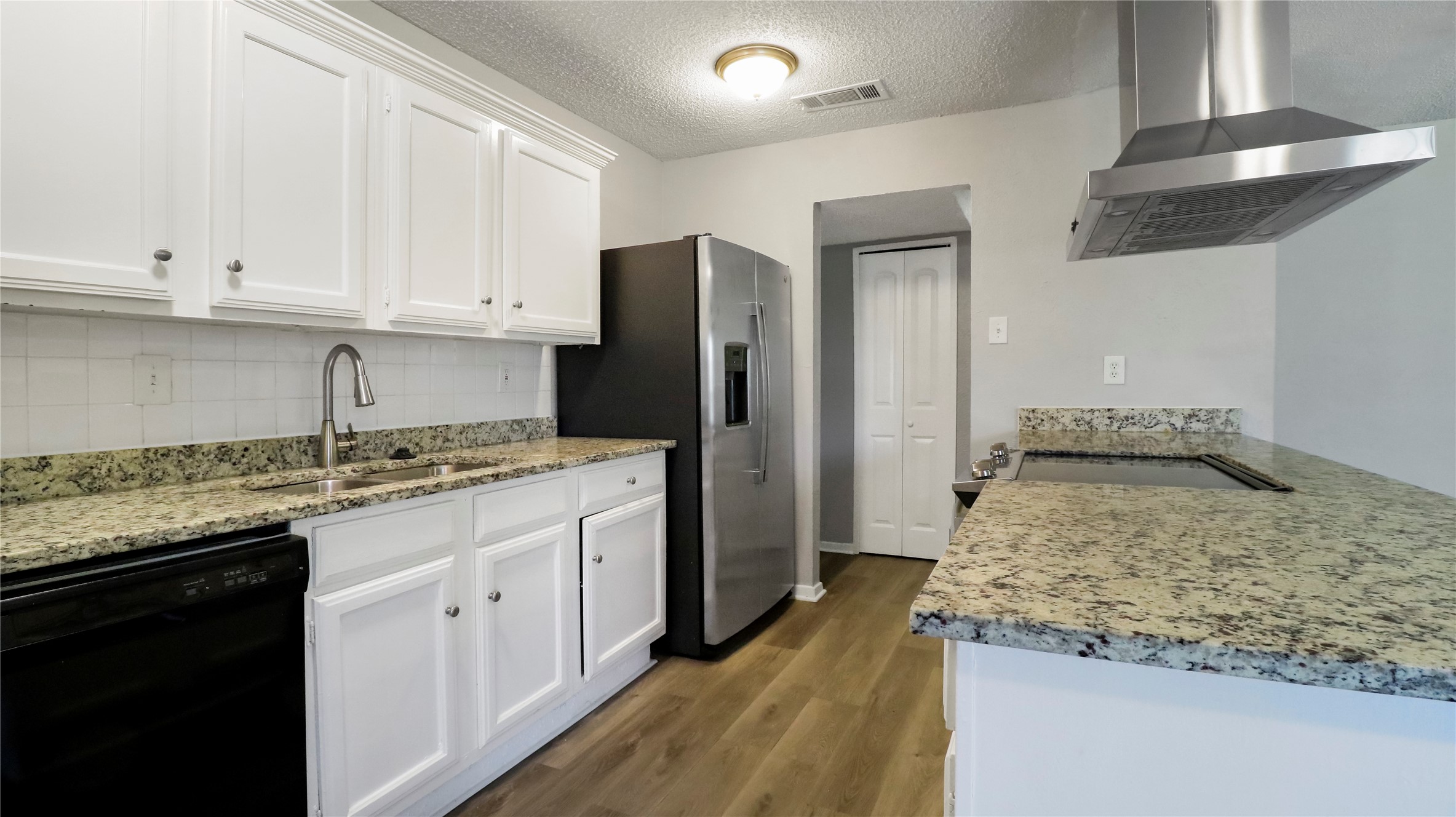 7437 Sandhurst Lane S