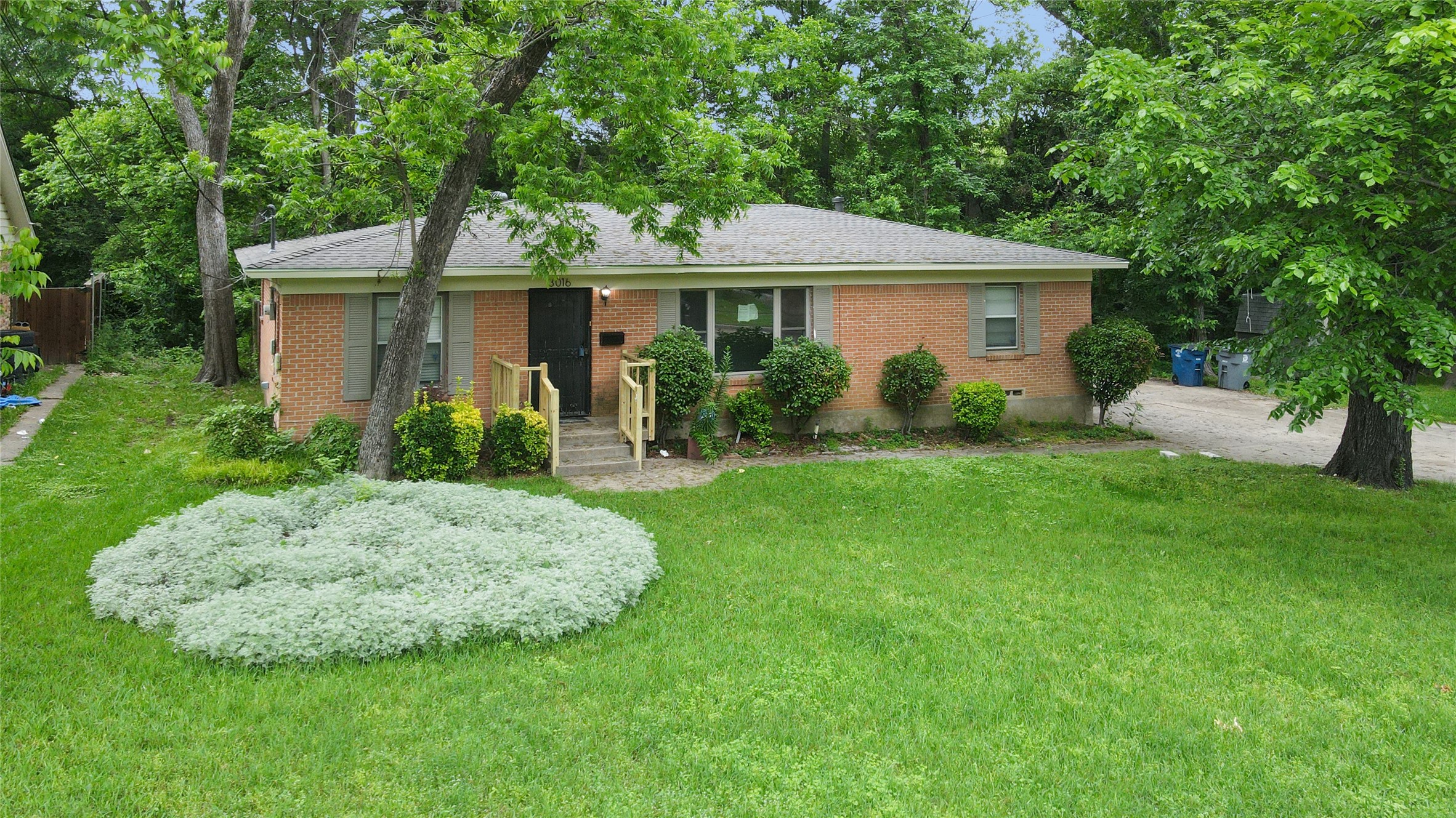 3016 Loganwood