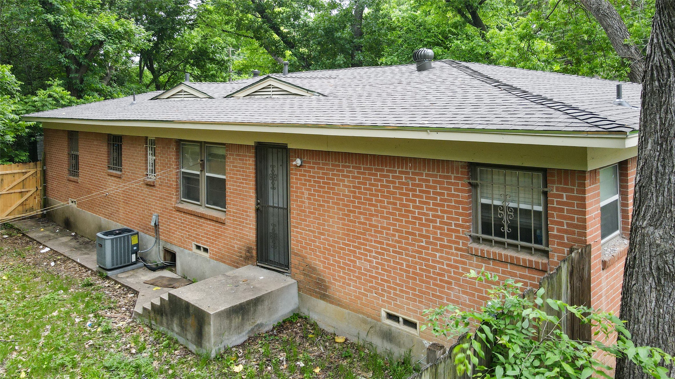 3016 Loganwood