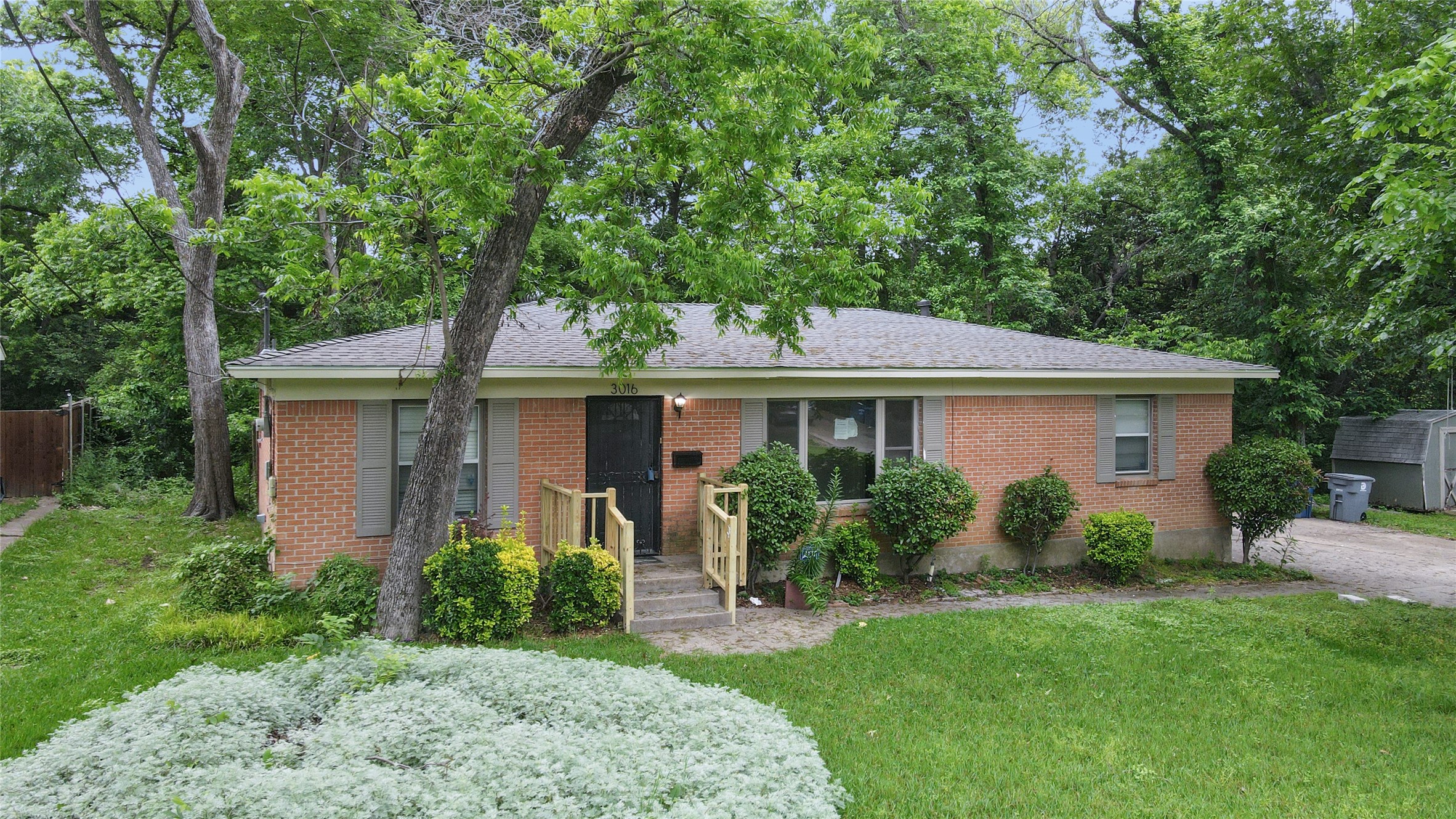 3016 Loganwood