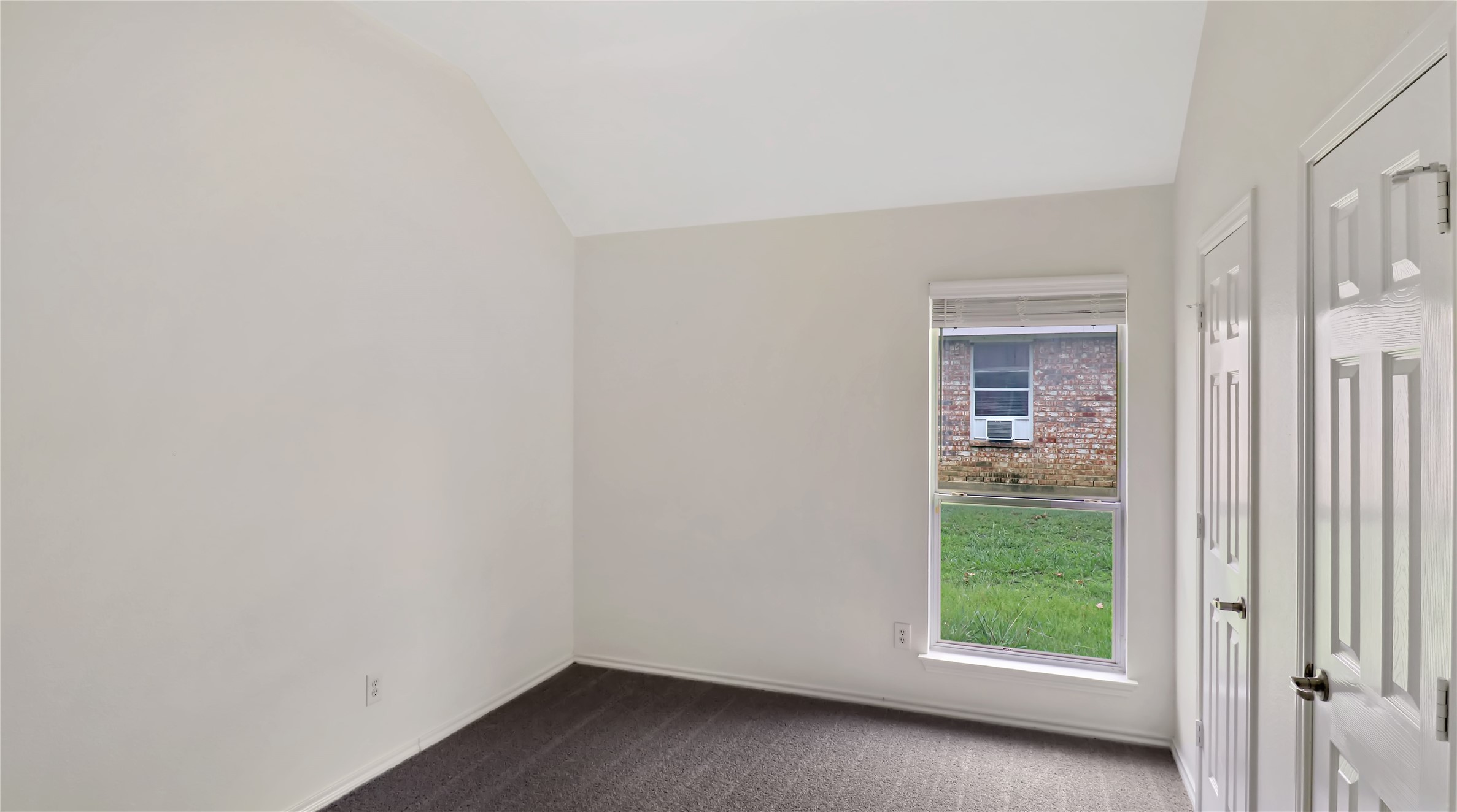 1106 Eastbrook