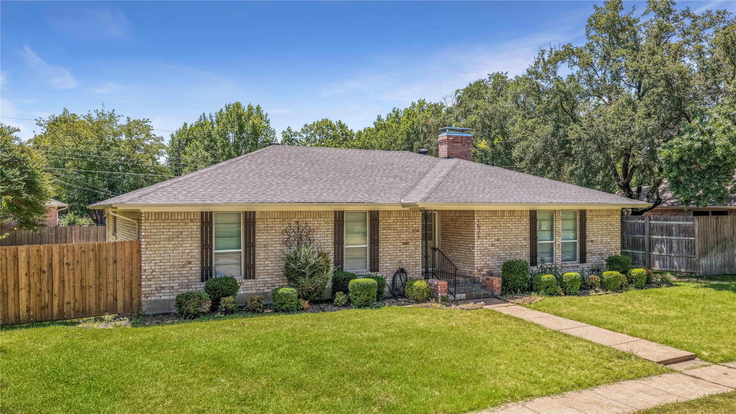 1526 Charleston Drive