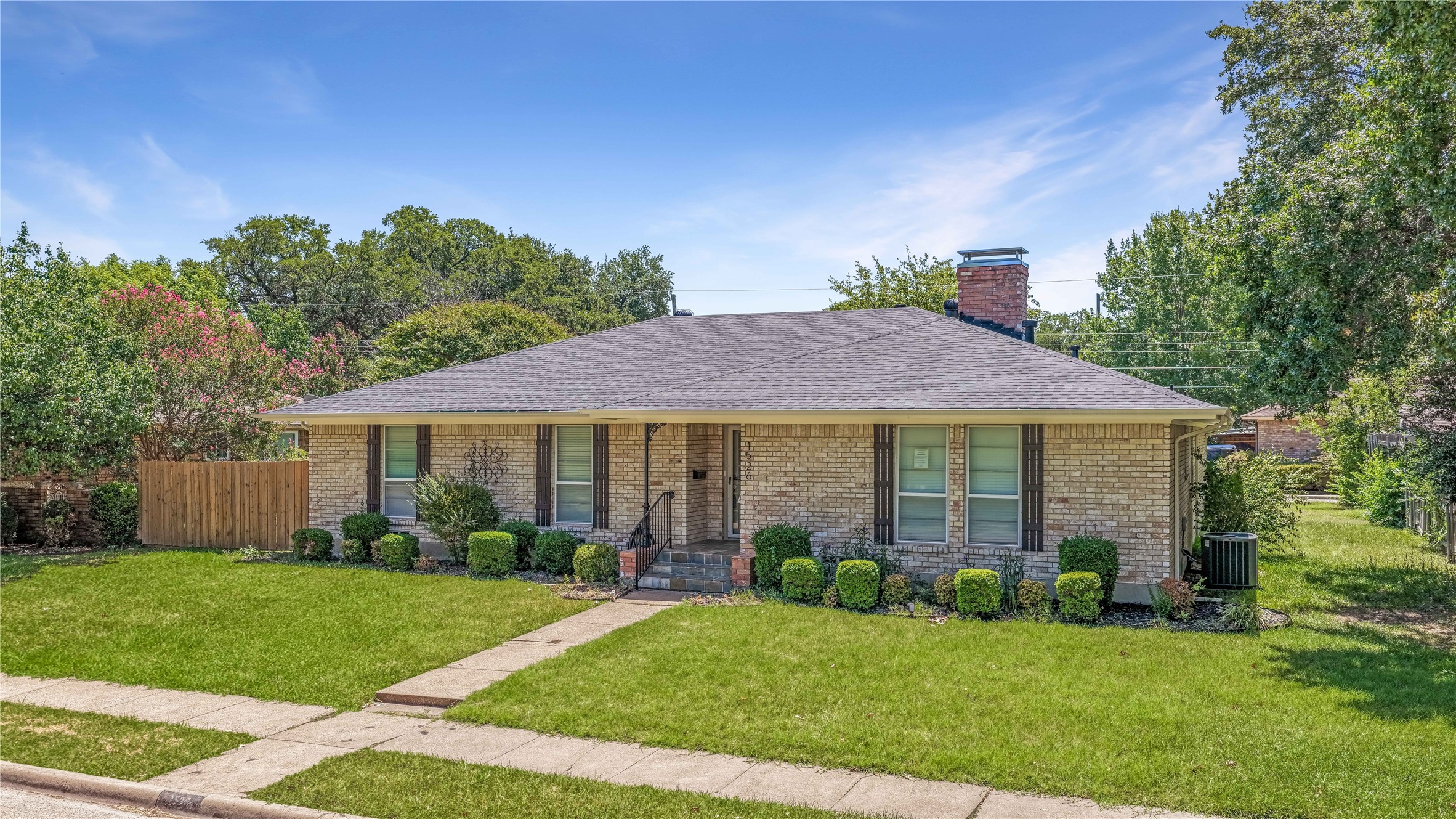 1526 Charleston Drive