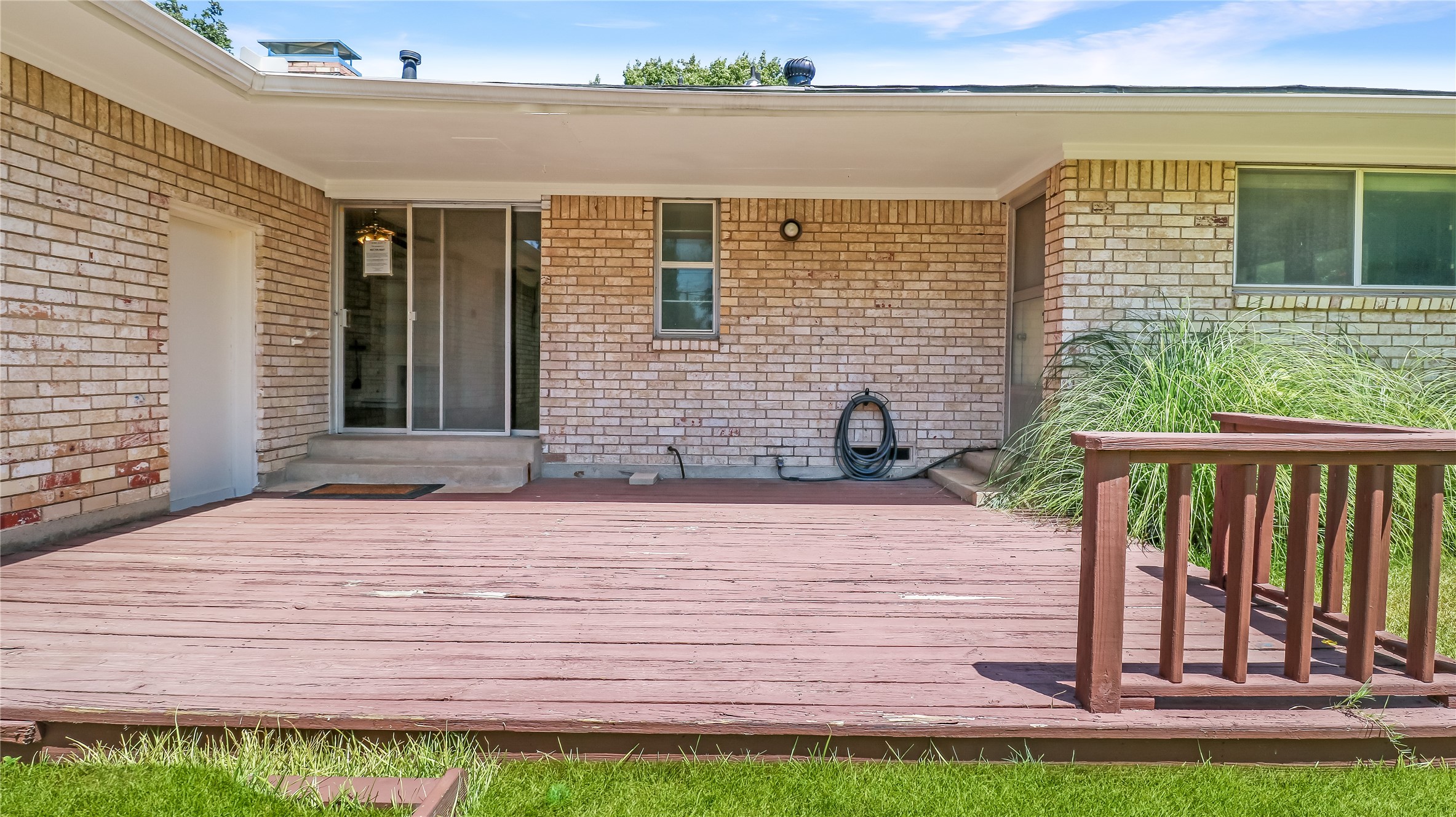 1526 Charleston Drive