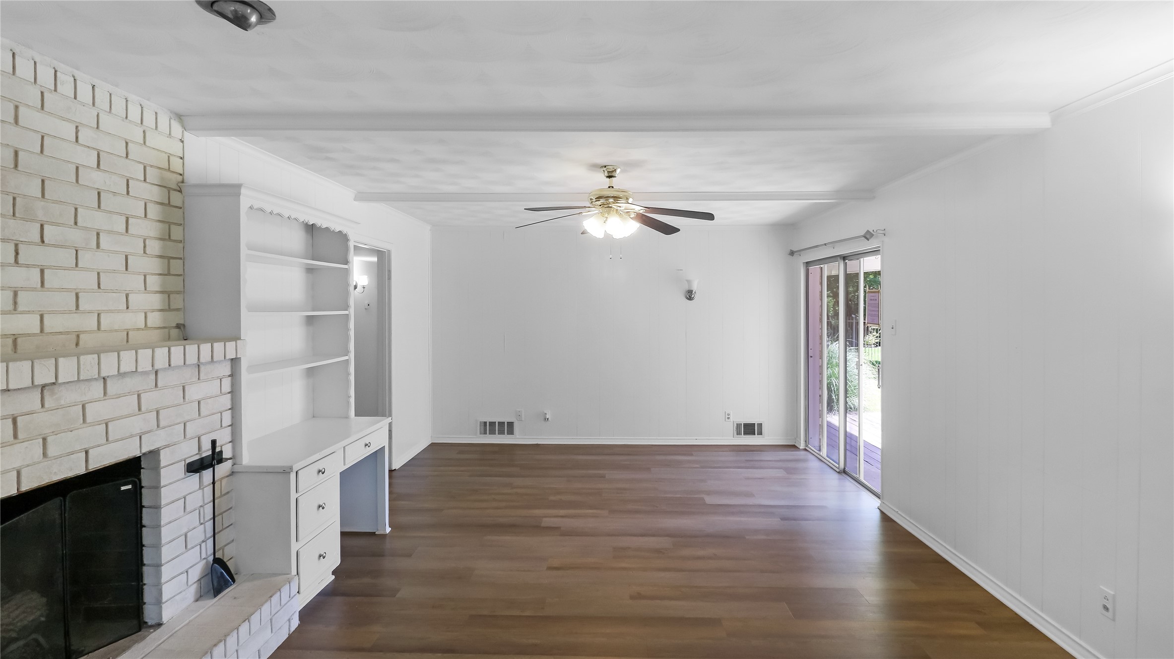 1526 Charleston Drive