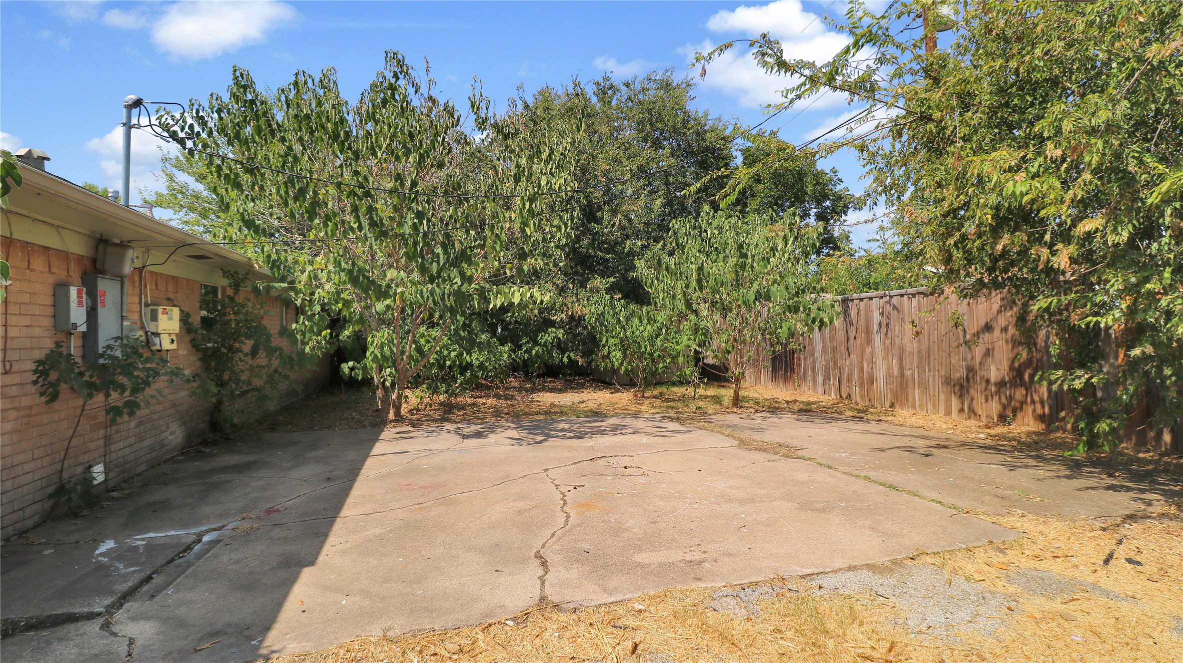 2201 Linwood Lane