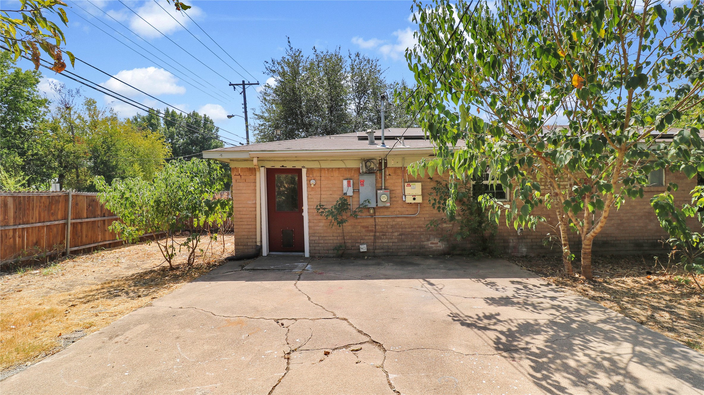 2201 Linwood Lane