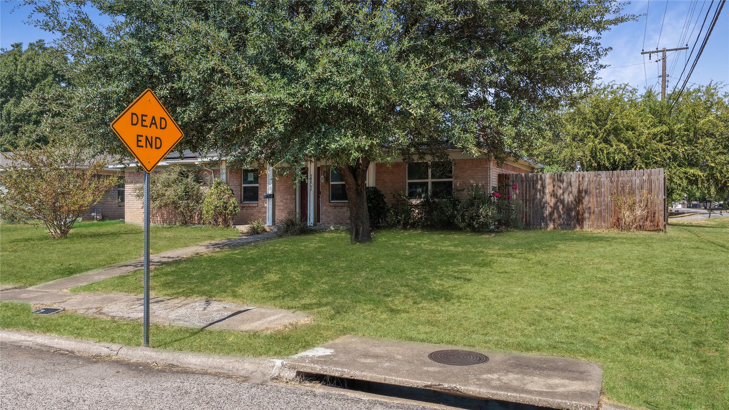 2201 Linwood Lane