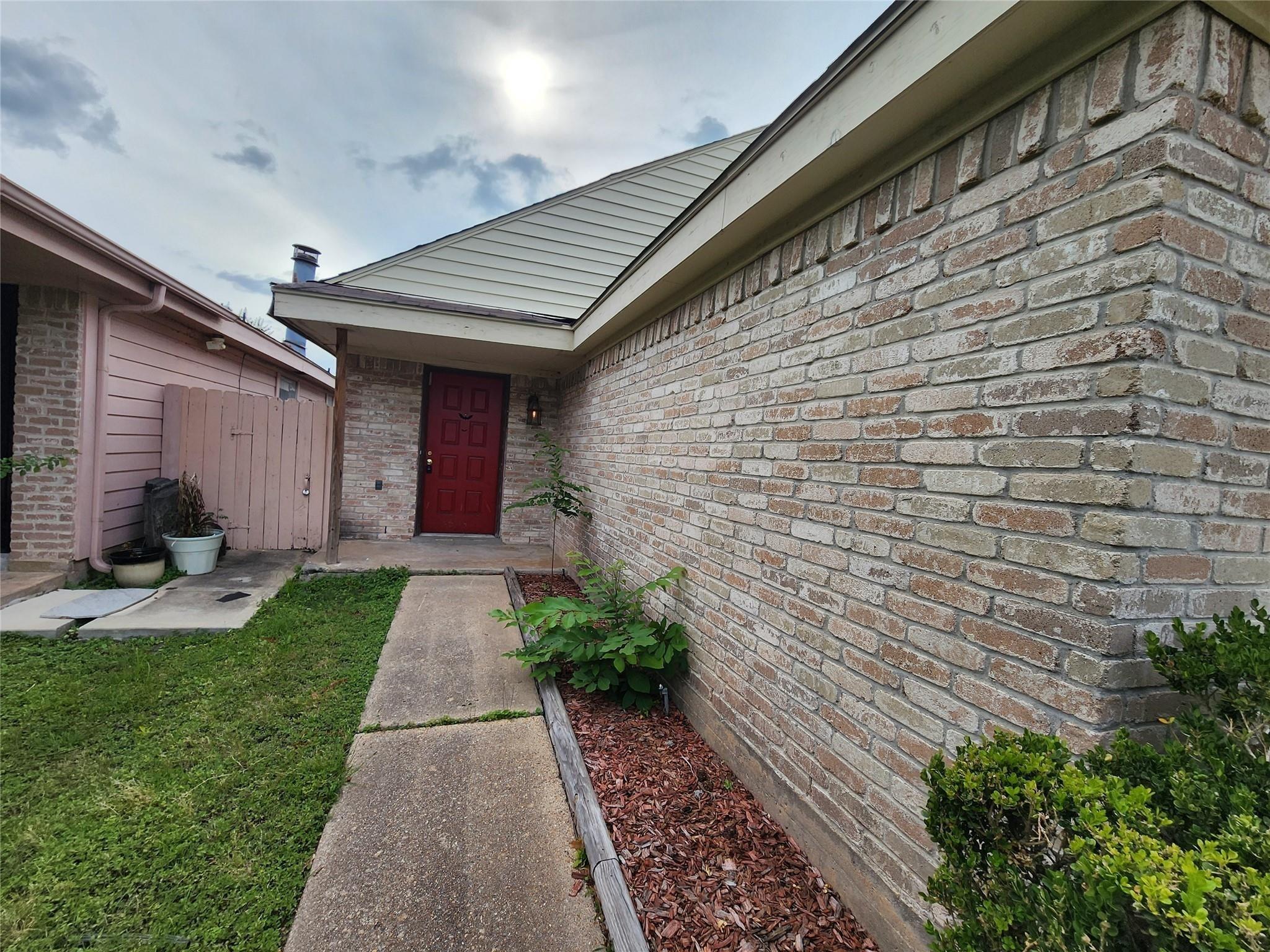 6118 Linnhaven Drive