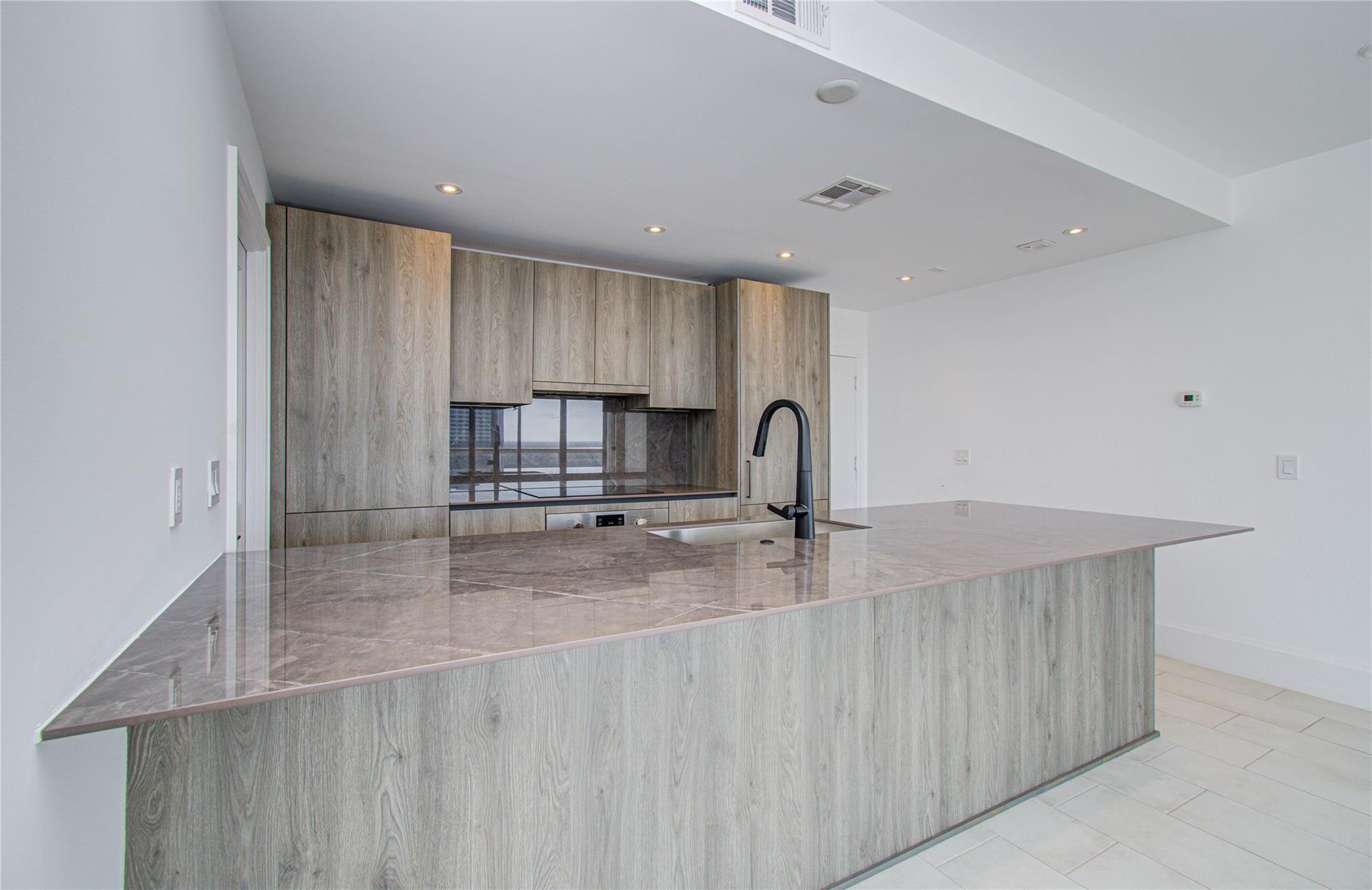 1701 Hermann Drive # 20D