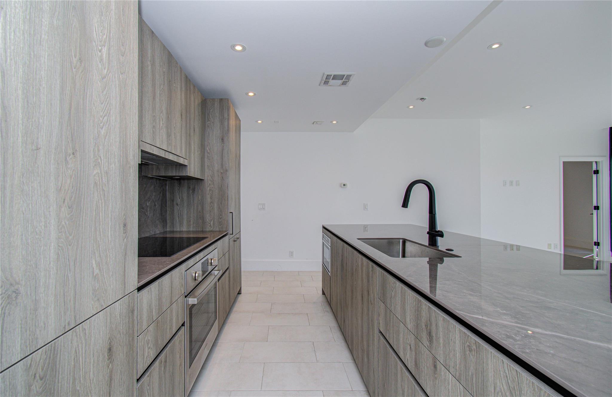 1701 Hermann Drive # 20D