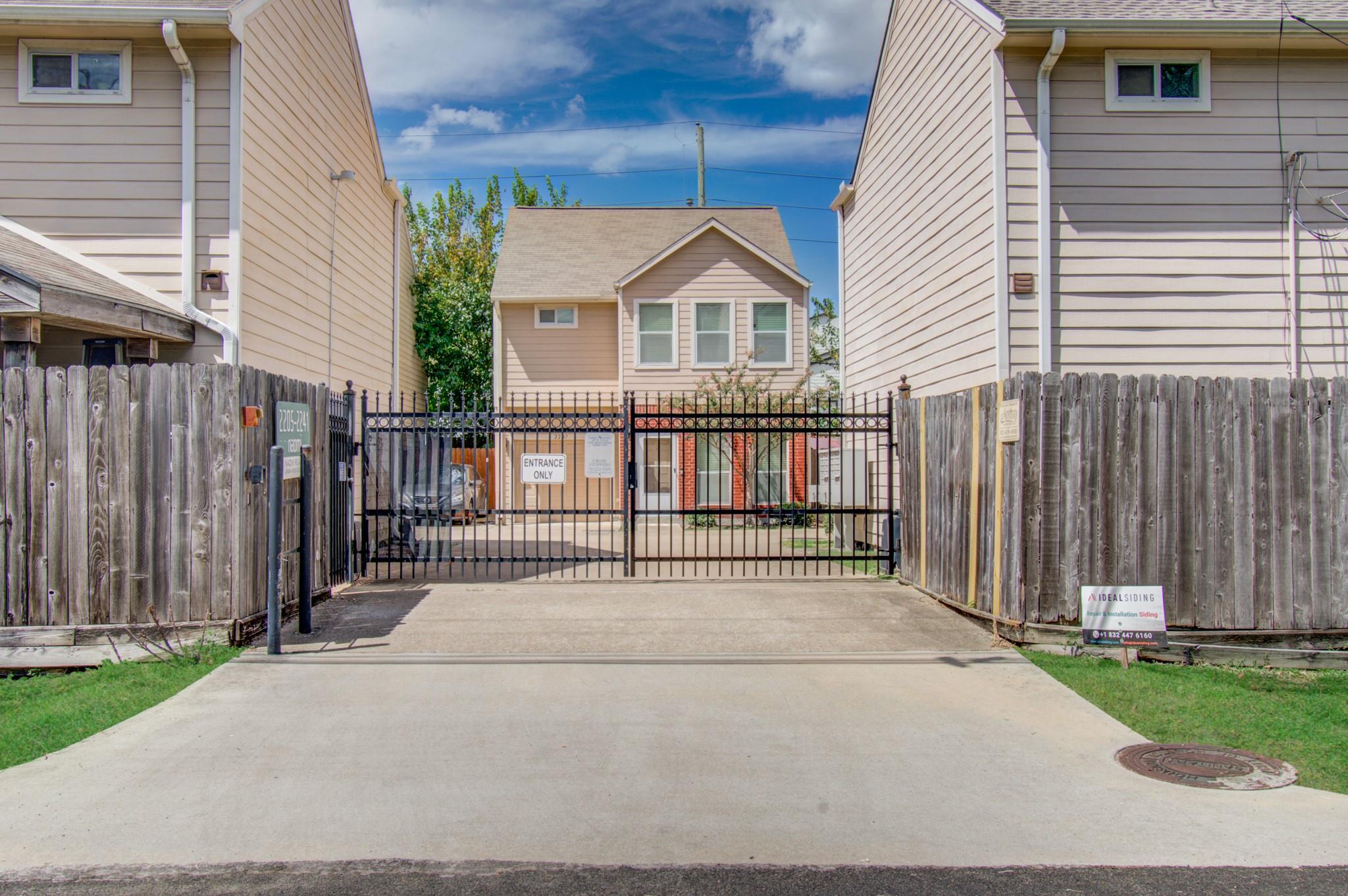 2211 Naomi Street