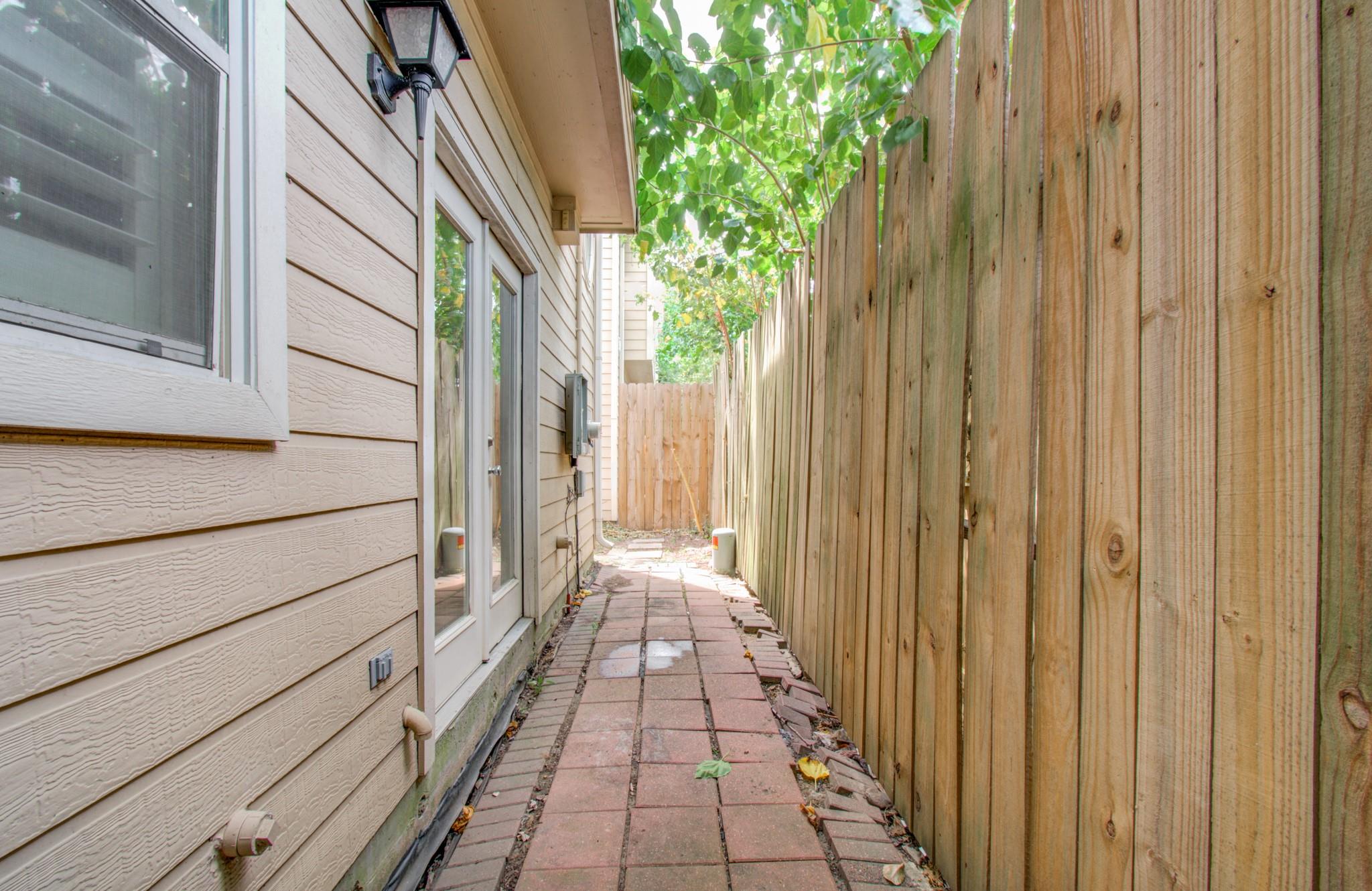 2211 Naomi Street