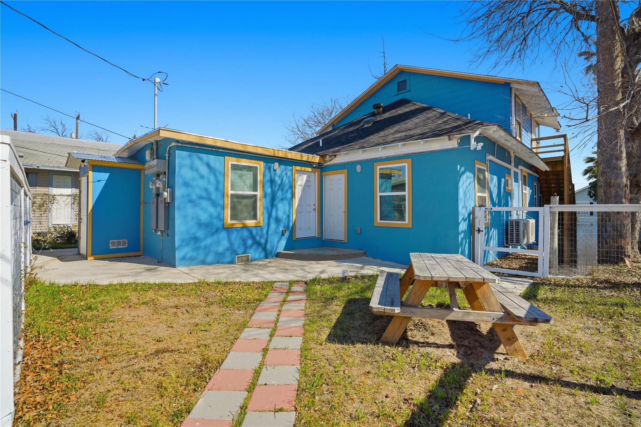 311 Castillo Avenue