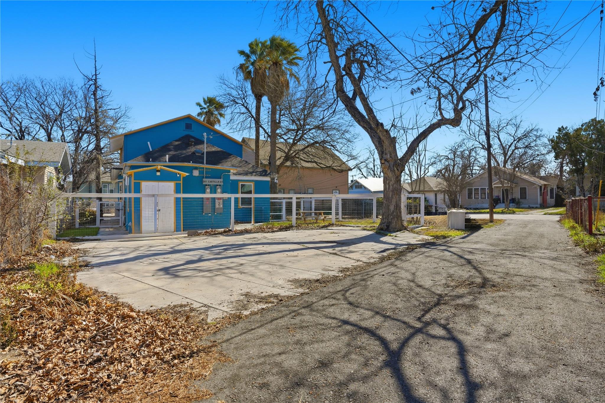 311 Castillo Avenue