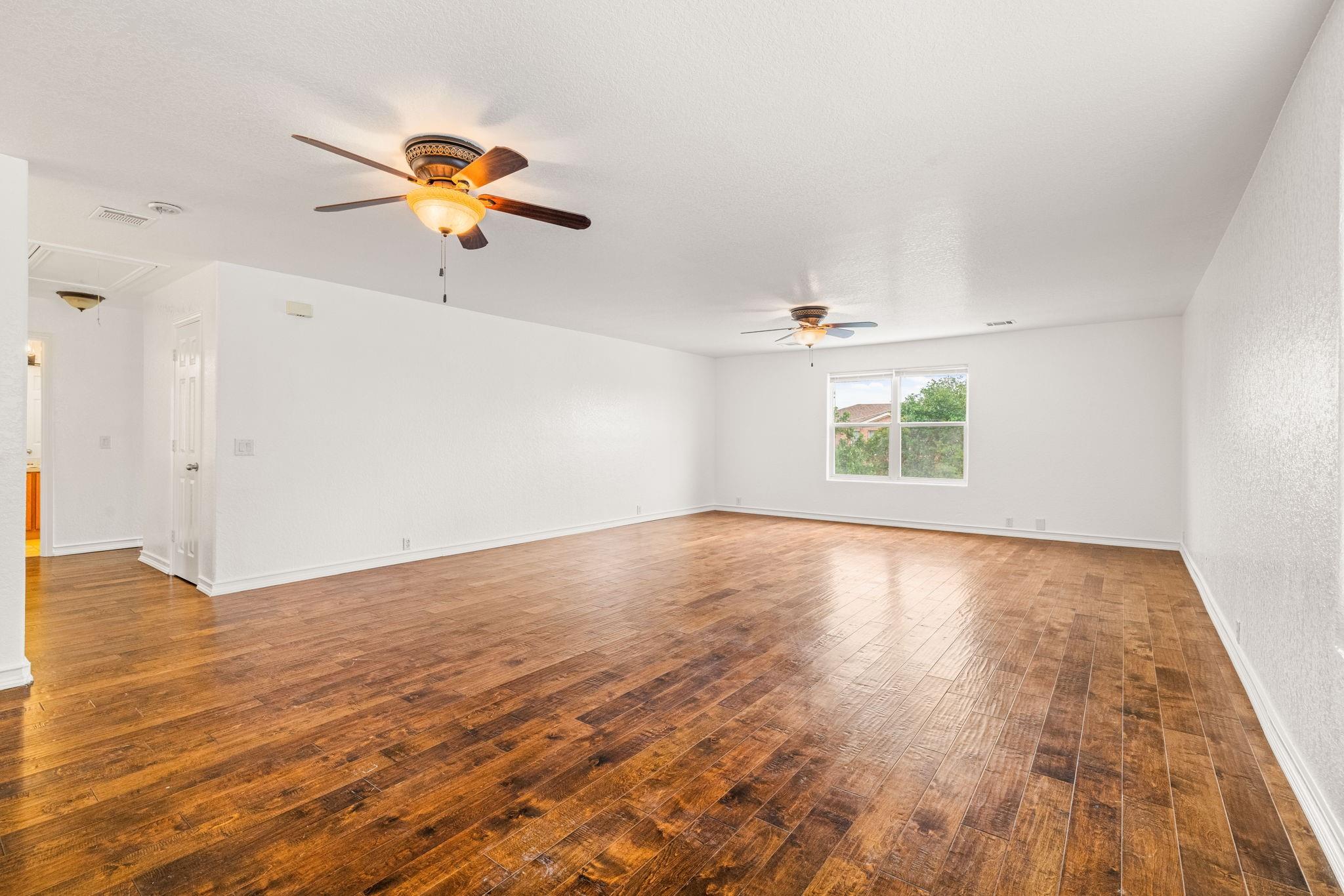 9027 Timber Laurel