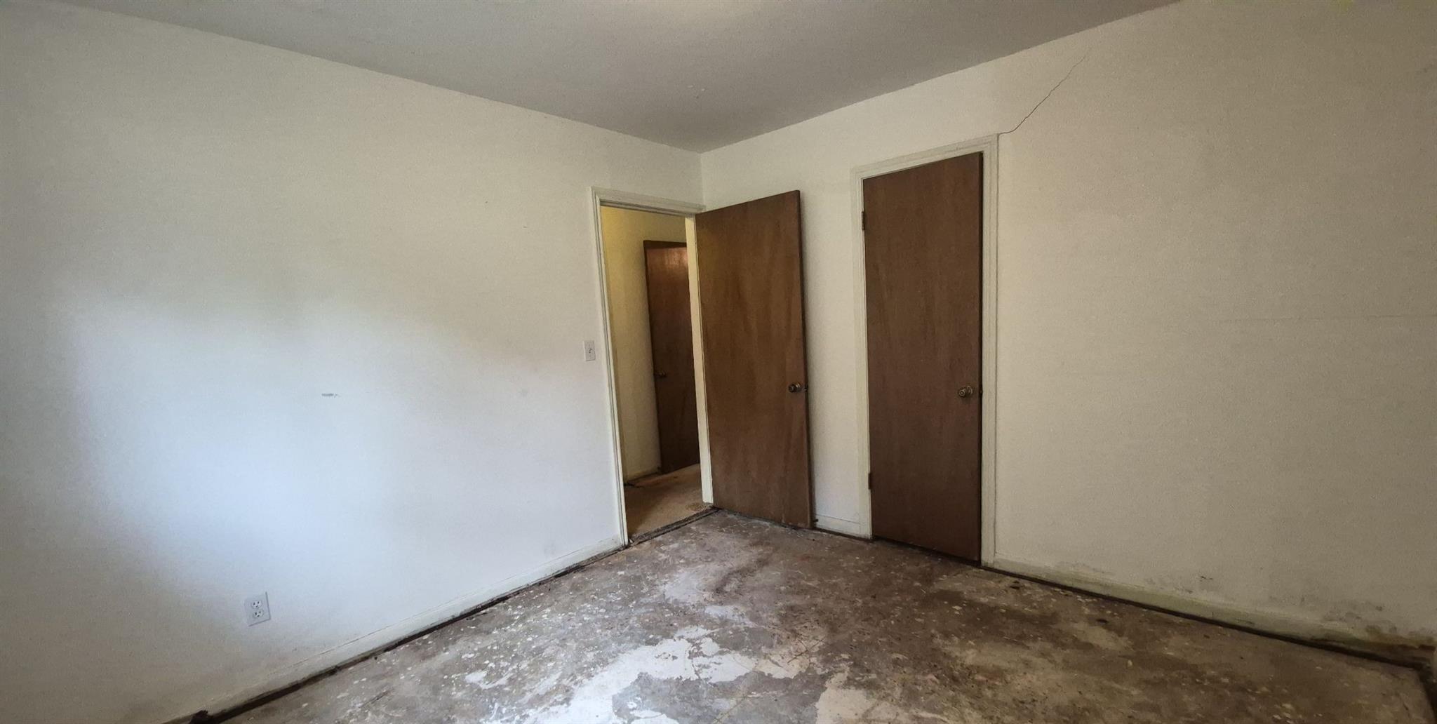 1015 Woodfield Lane