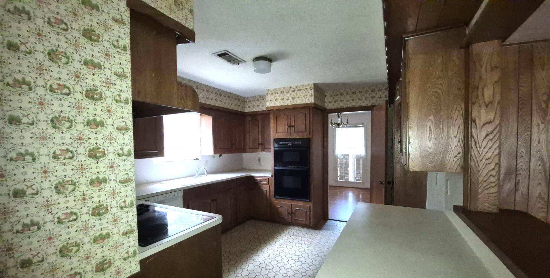 1015 Woodfield Lane